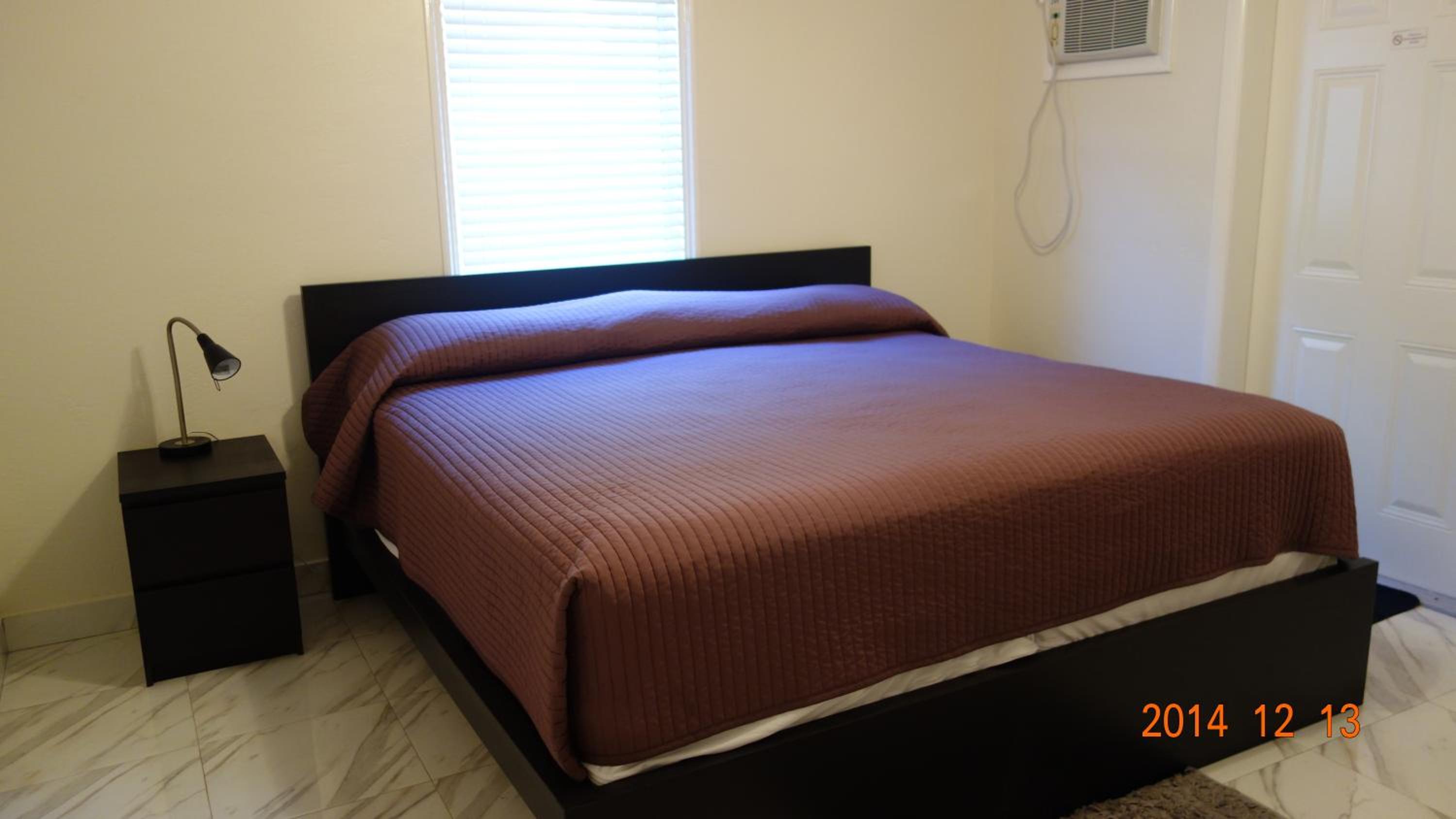 One-Bedroom Apartment - Photo 4