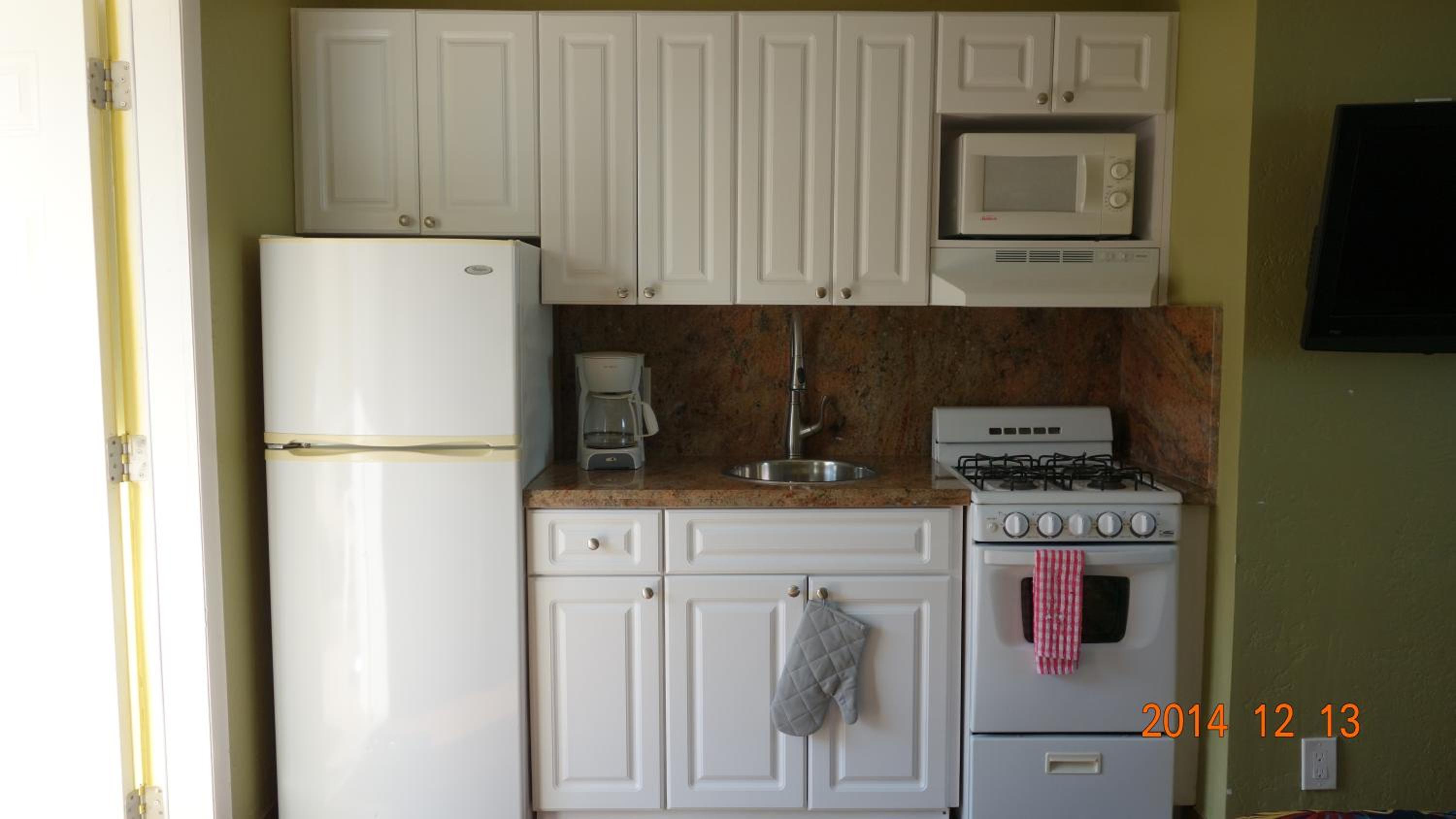 Small Studio - Photo 20