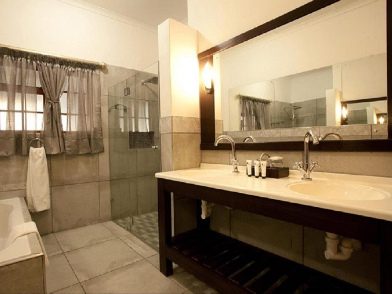 Suite - Photo 2
