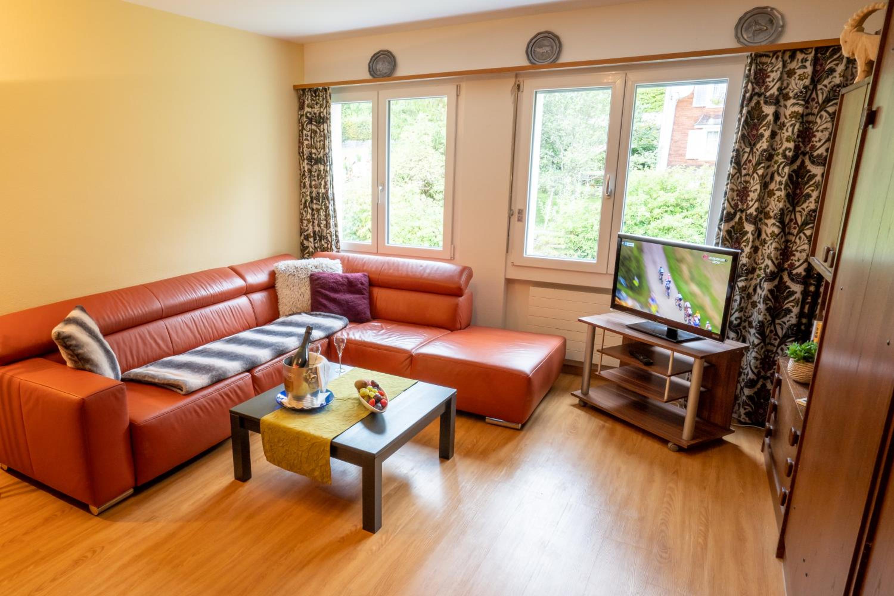 Family Room with Mountain View photo 1