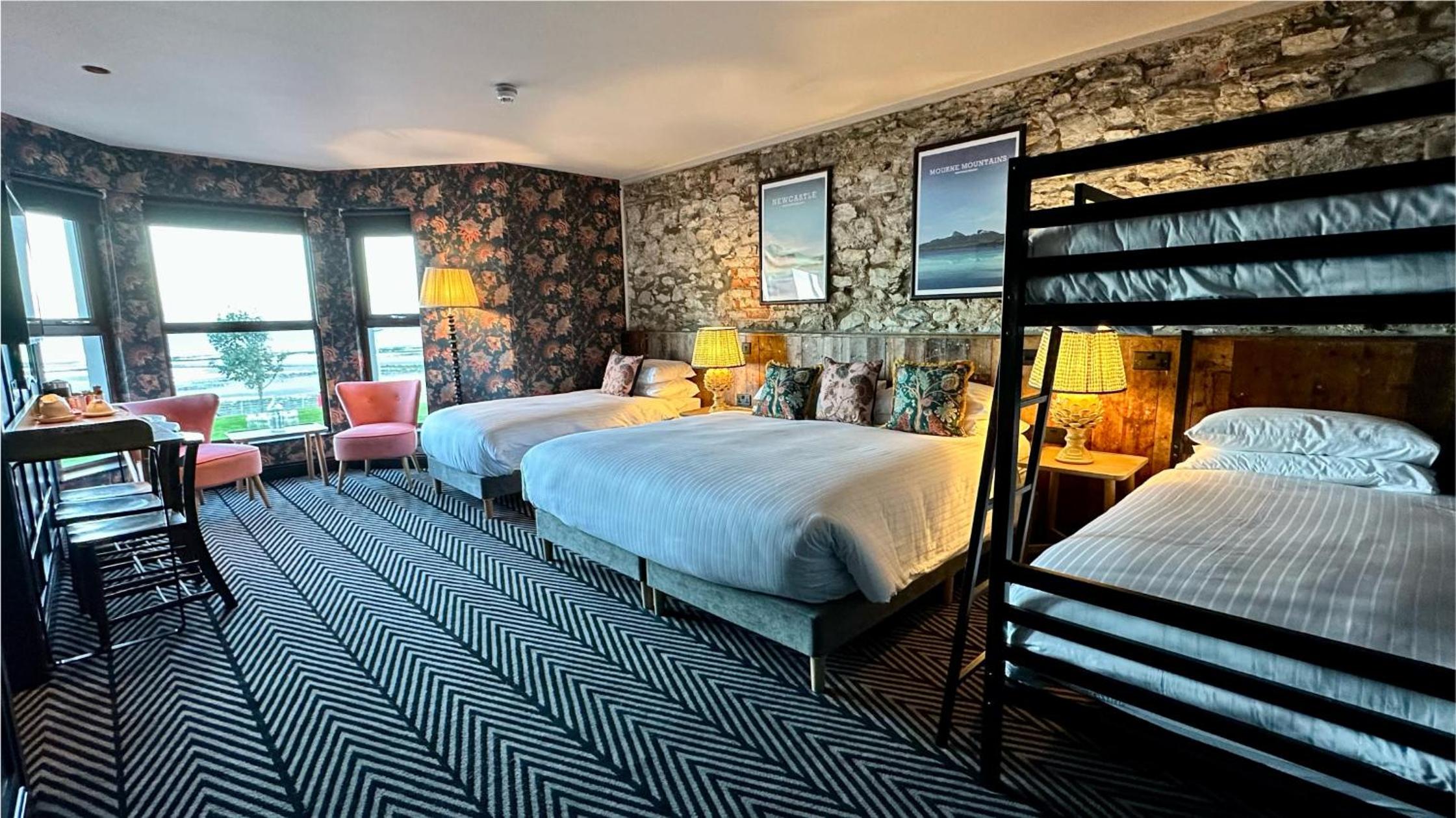Superior Family Room - Photo 3