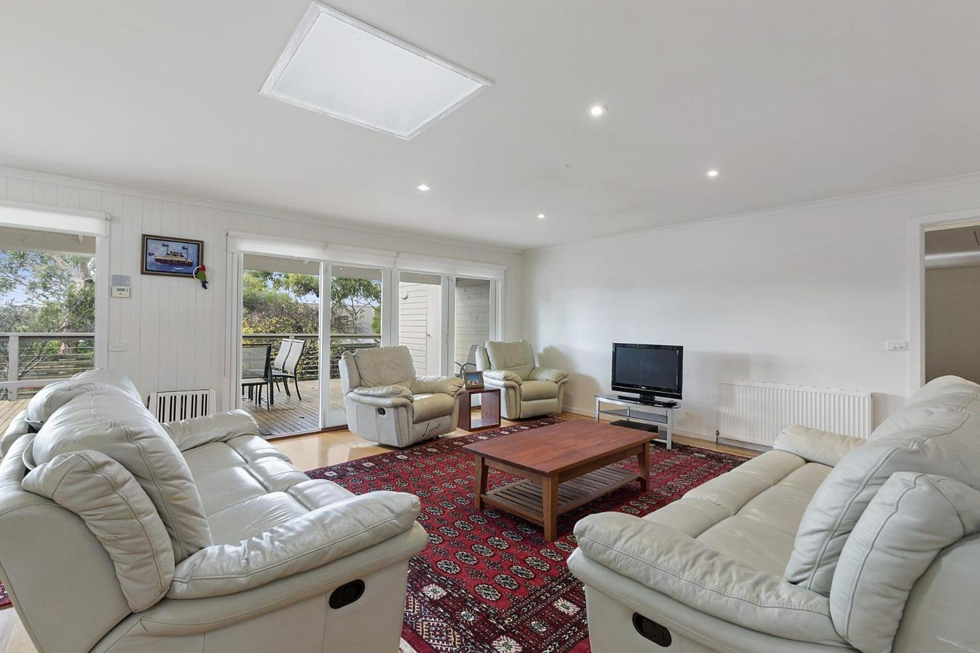 Five-Bedroom House photo 1