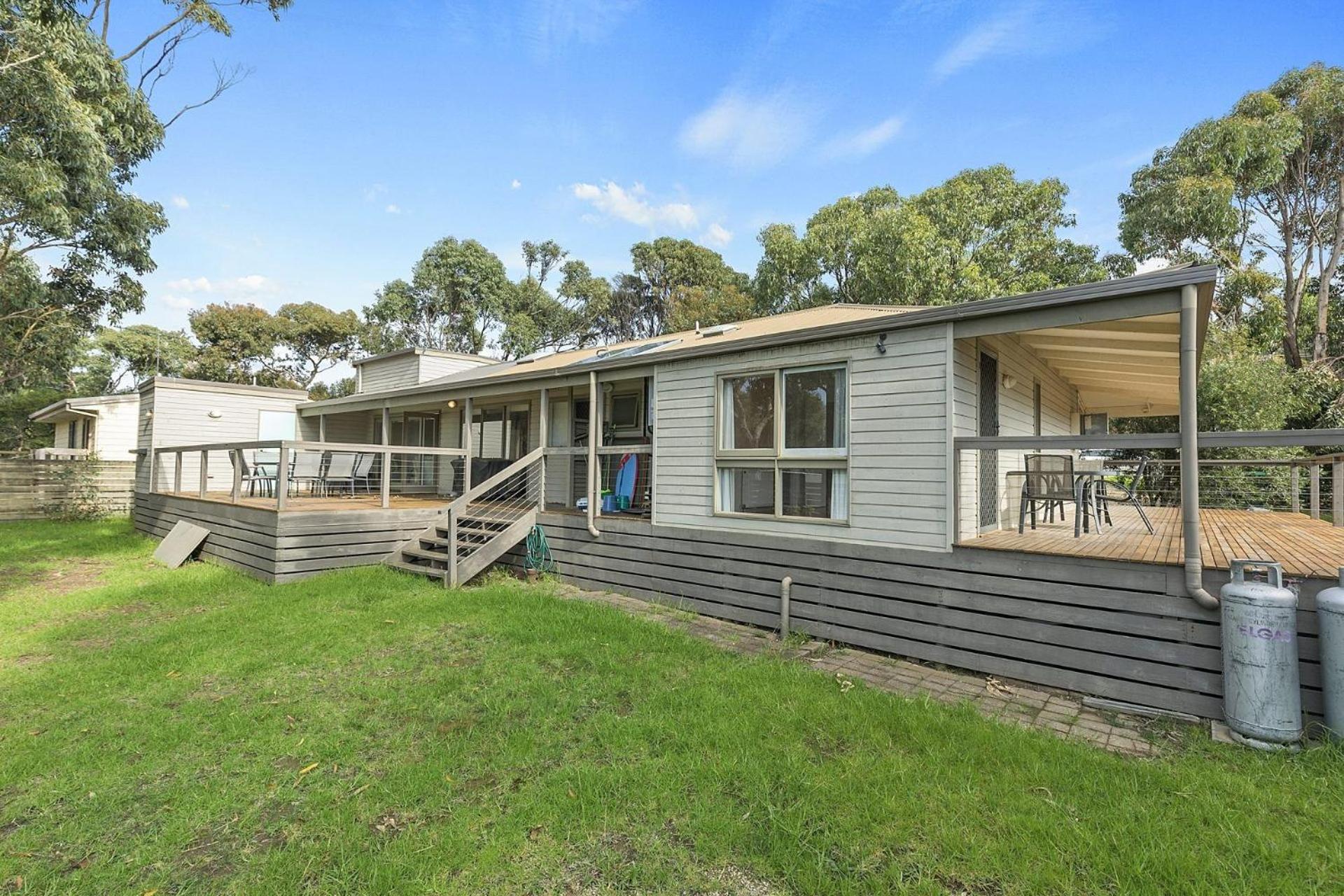 Five-Bedroom House photo 2