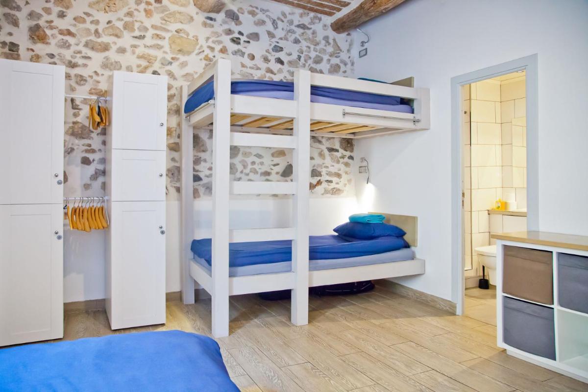 Bunk Bed in Mixed Dormitory Room photo 2