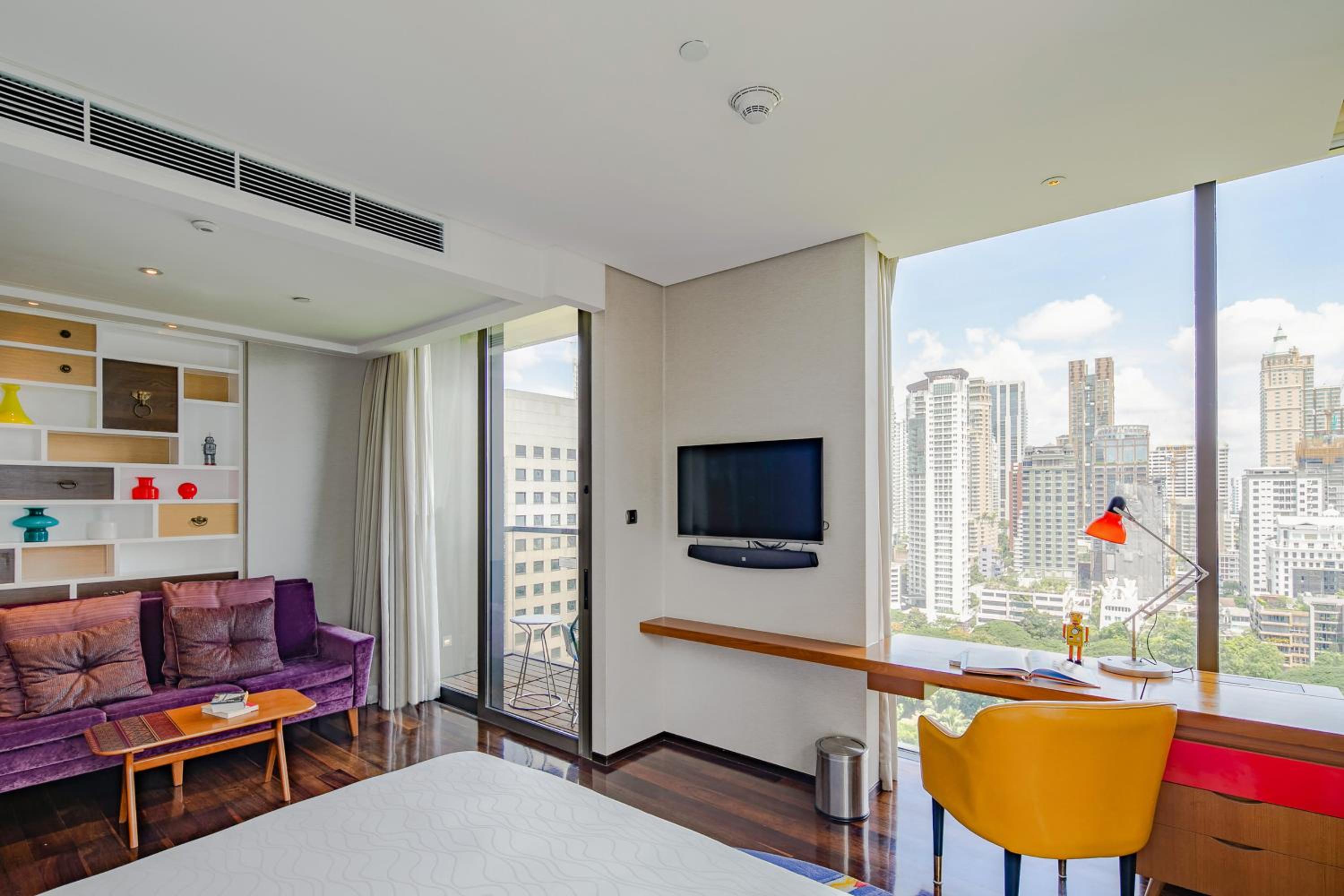 Standard King Room with Balcony and Sunset Garden View photo 2