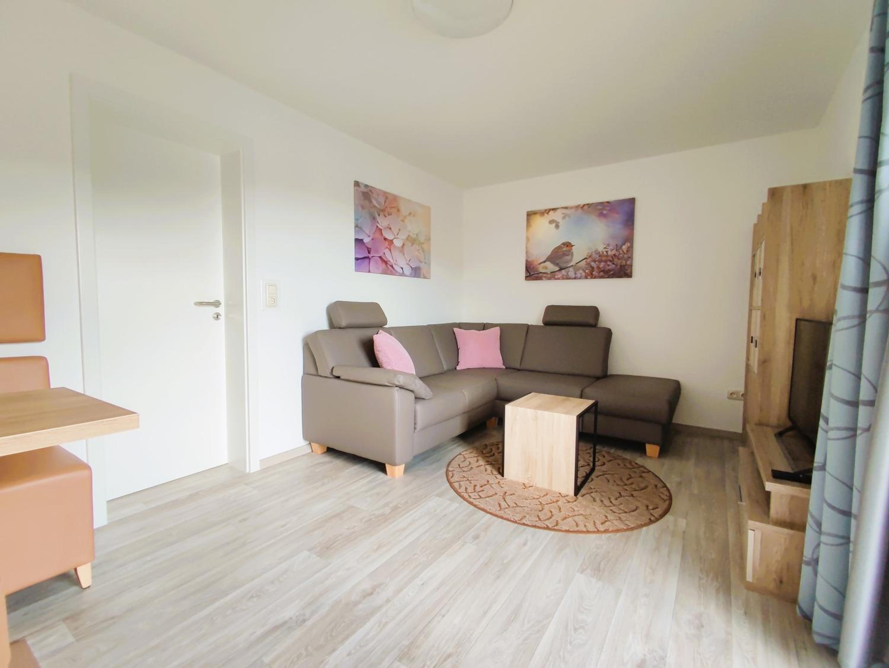 One-Bedroom Apartment photo 1