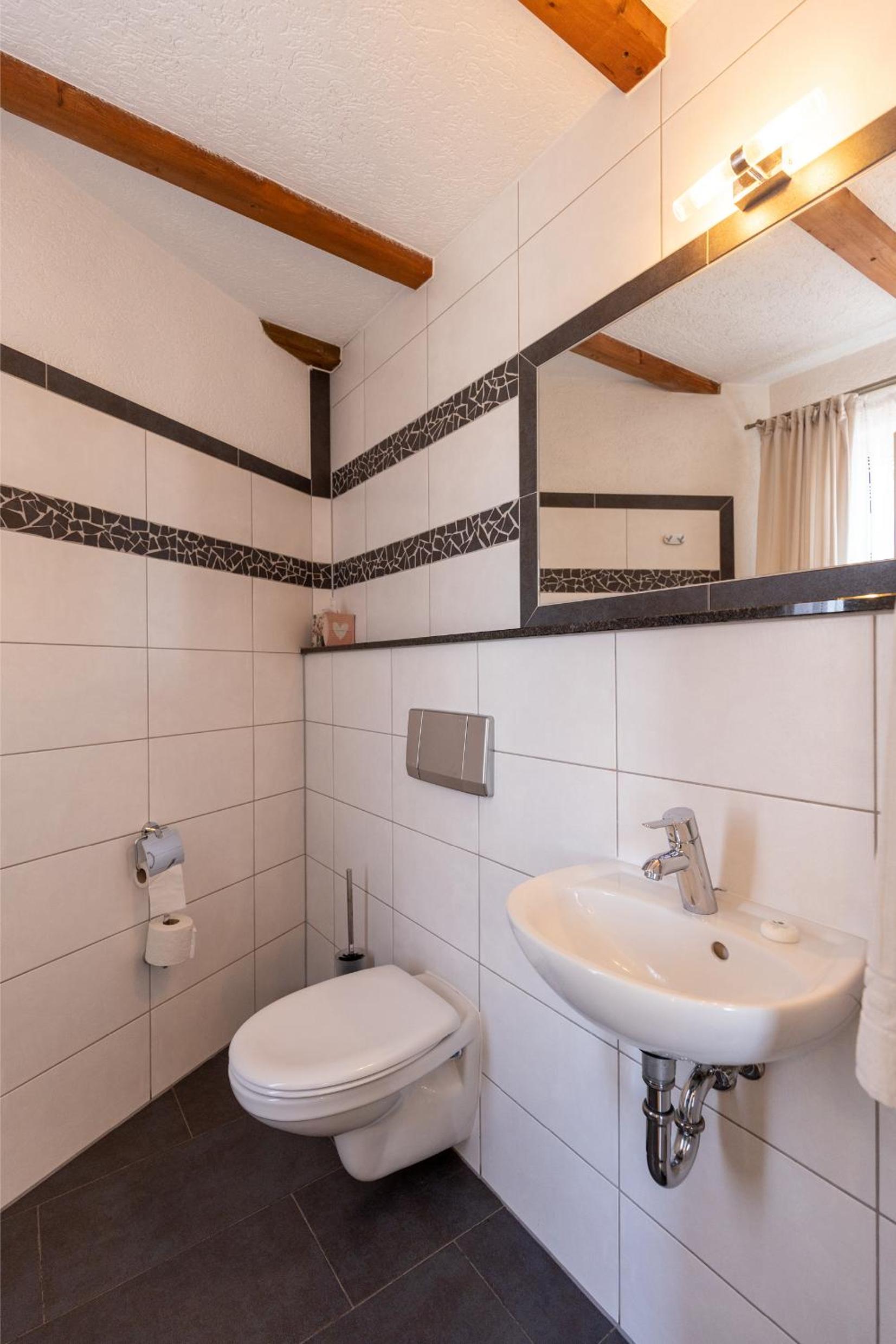 Two-Bedroom Suite - Photo 5