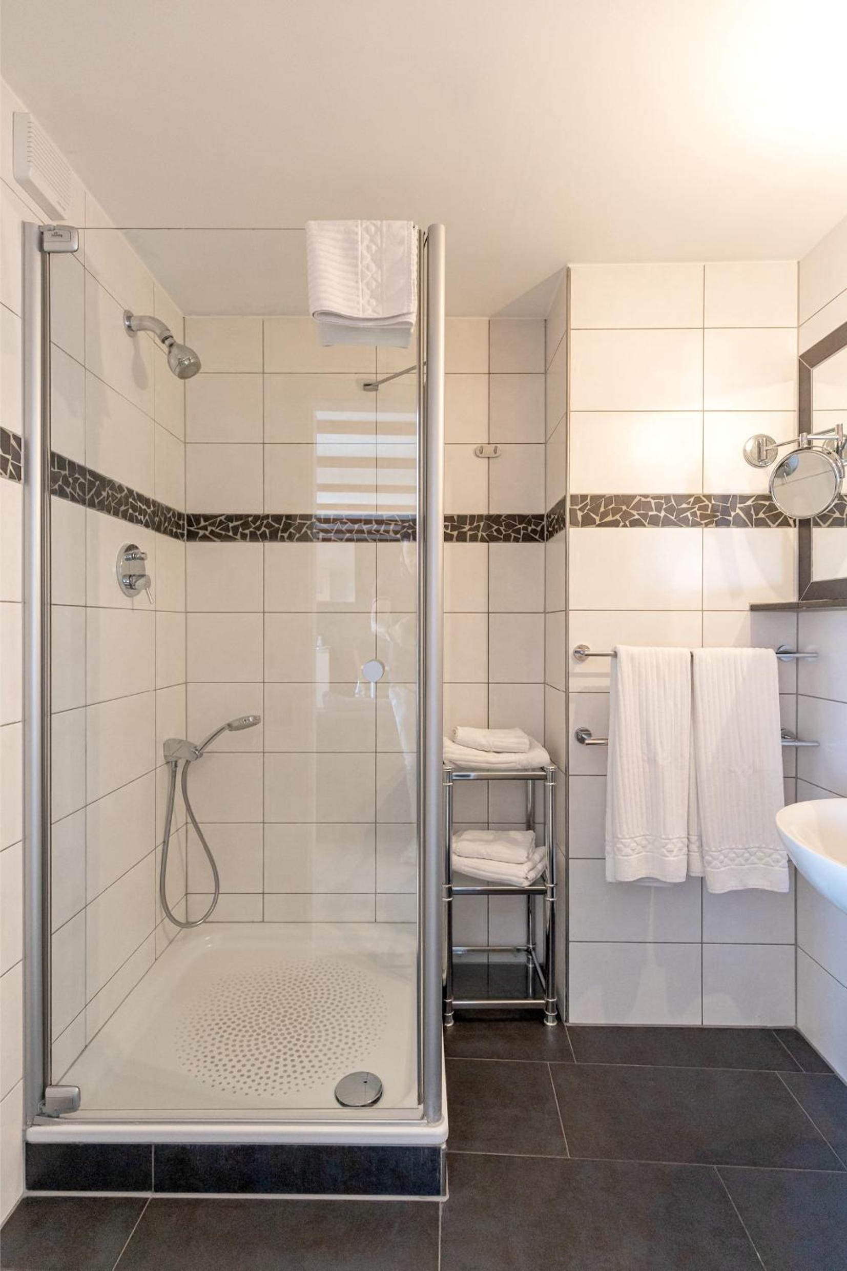 Two-Bedroom Suite - Photo 6