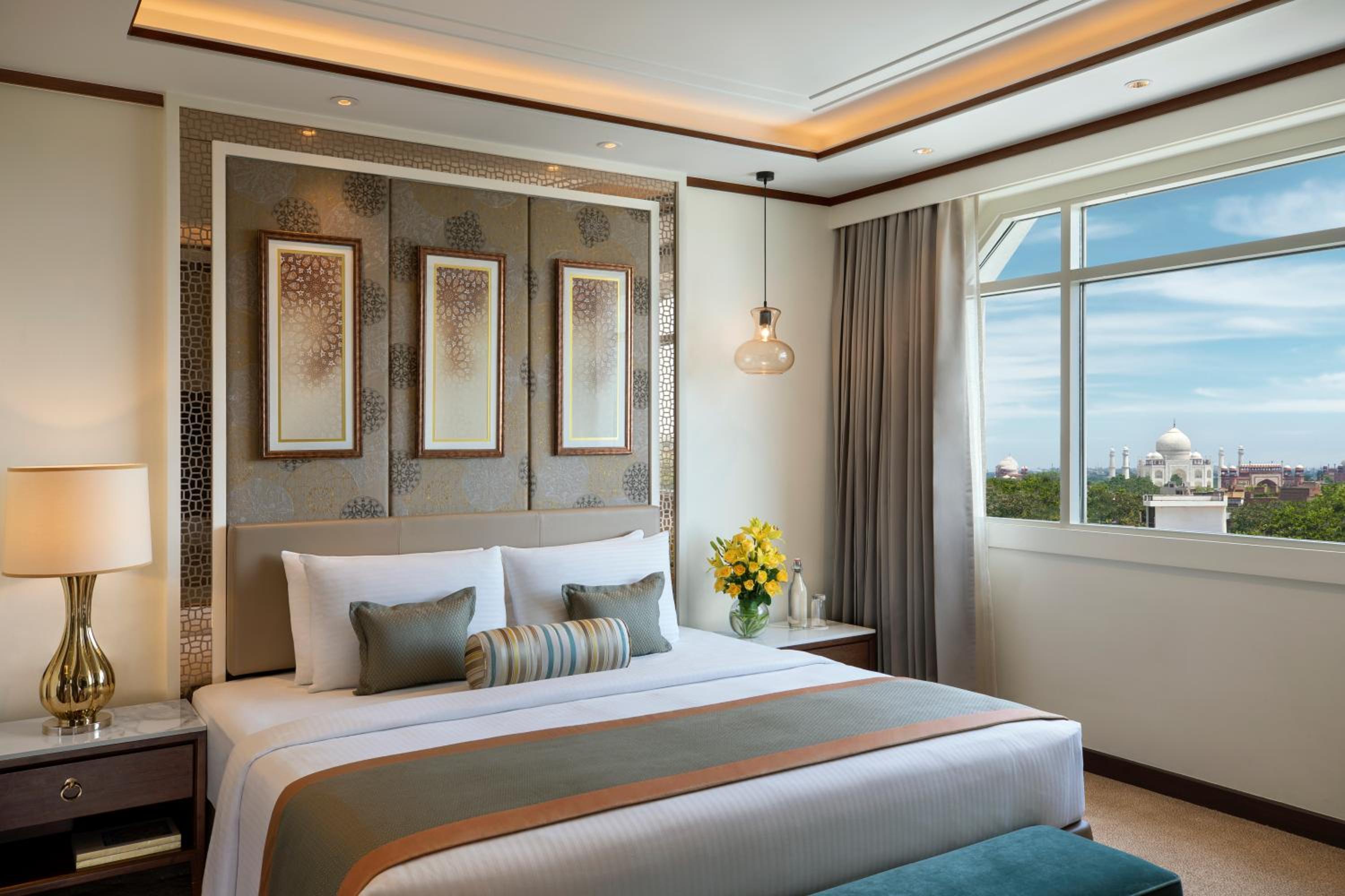 SeleQtions Suite Taj Mahal King Bed photo 1