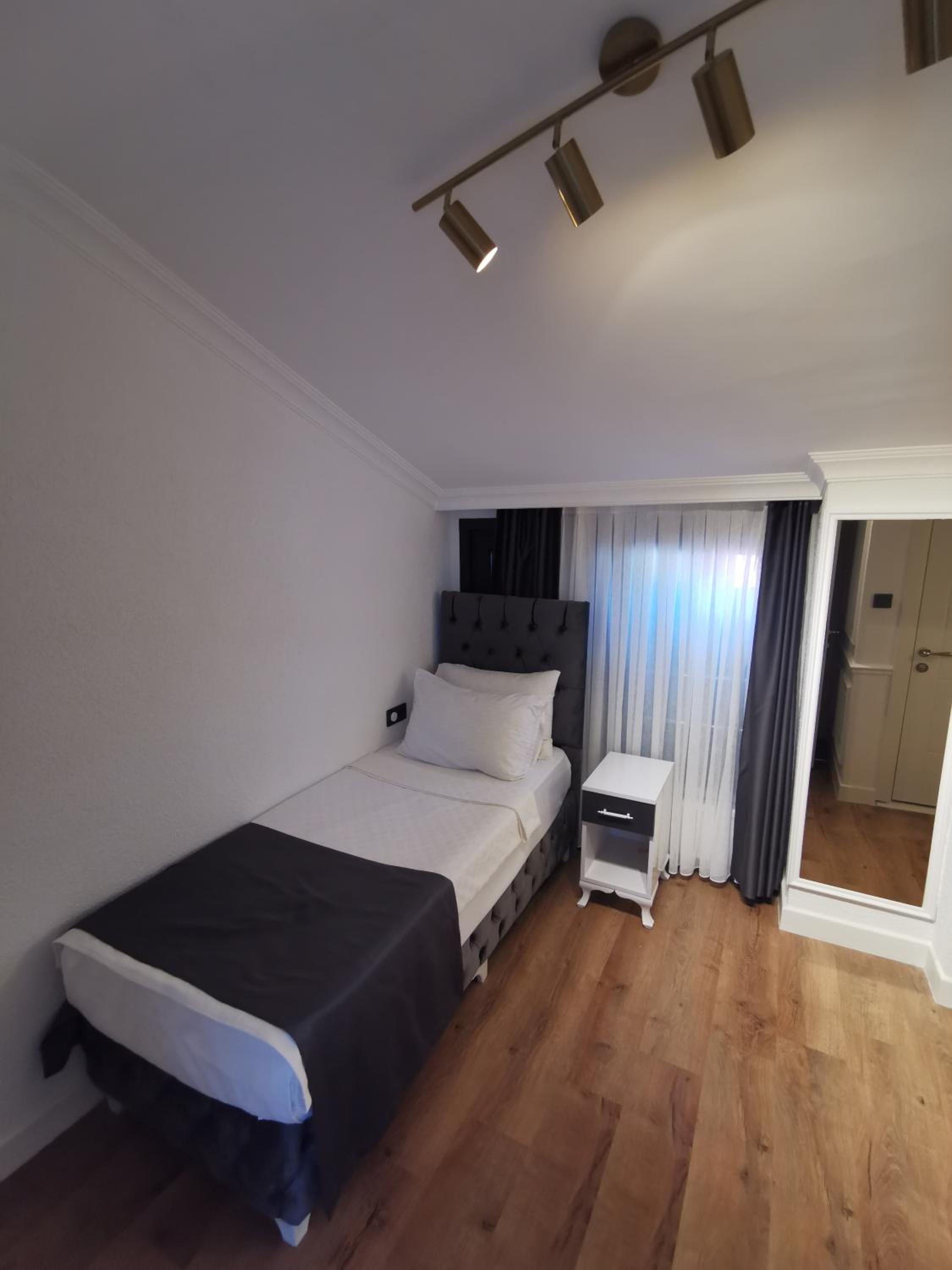 Budget Single Room photo 2