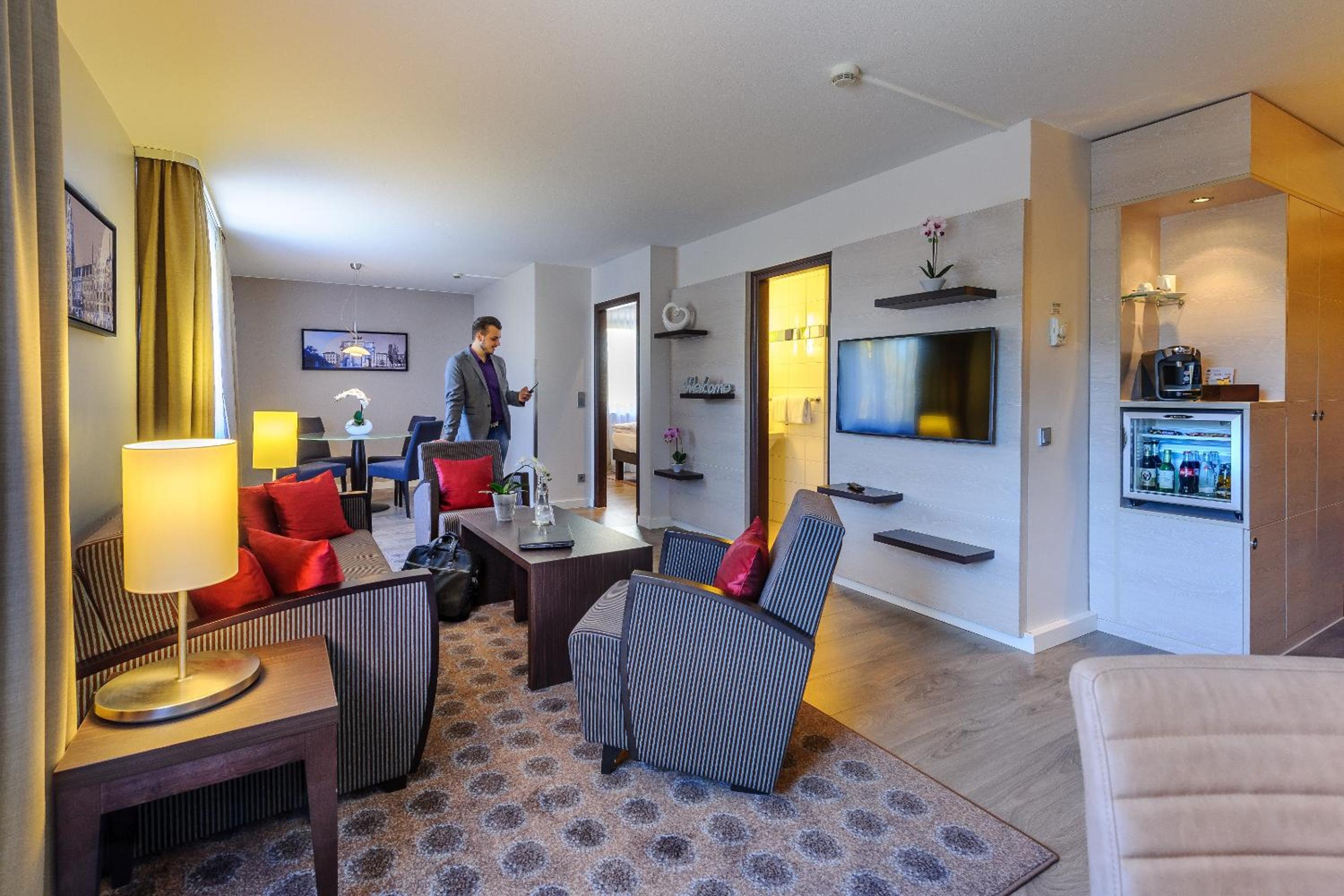 Privilege King Room with Sofa Bed photo 3