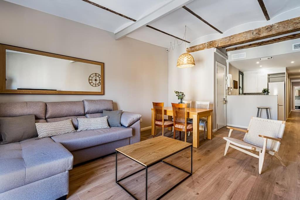 Apartamento con Balcón