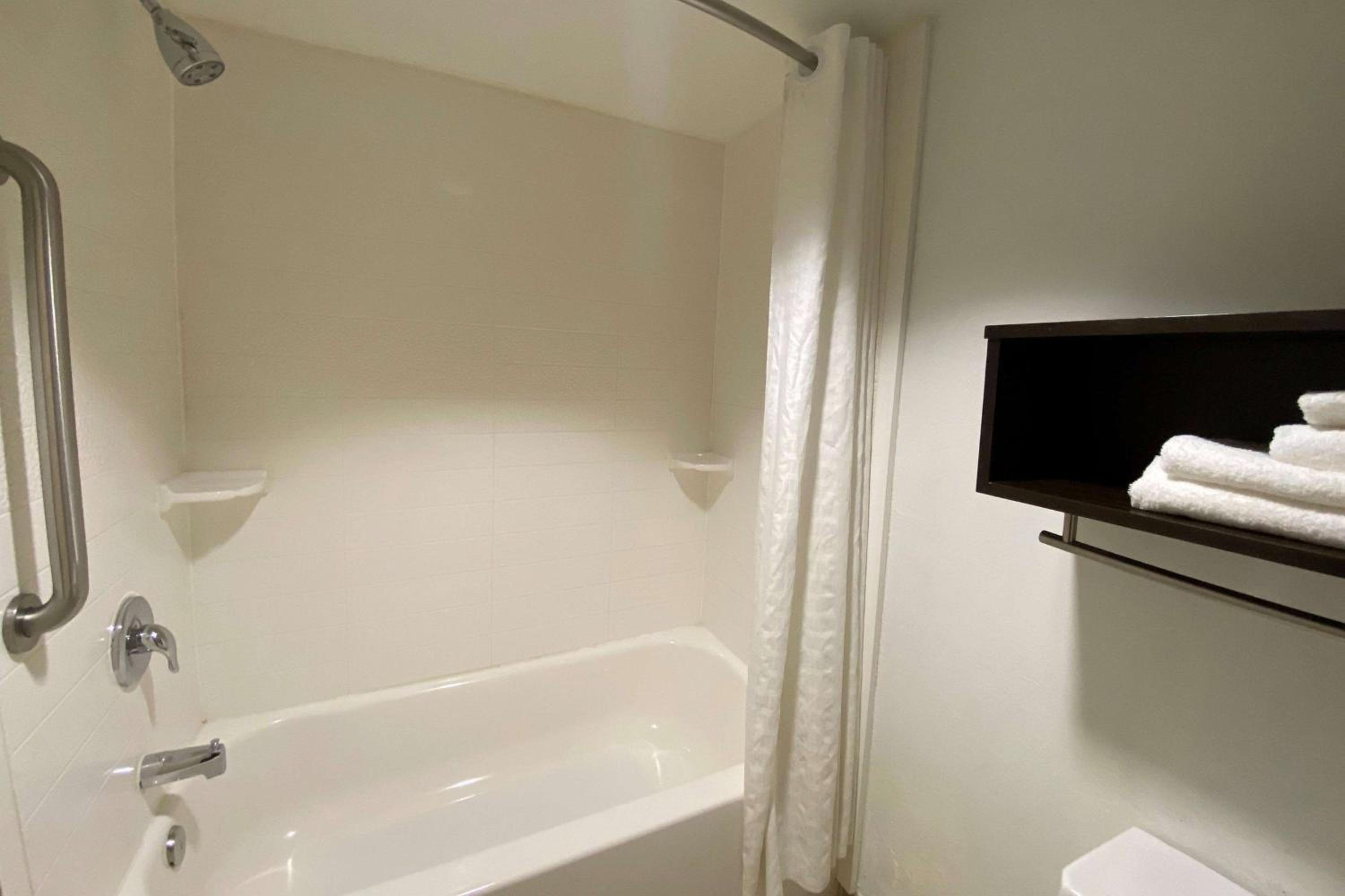 Junior King Suite - Non-Smoking - Photo 2