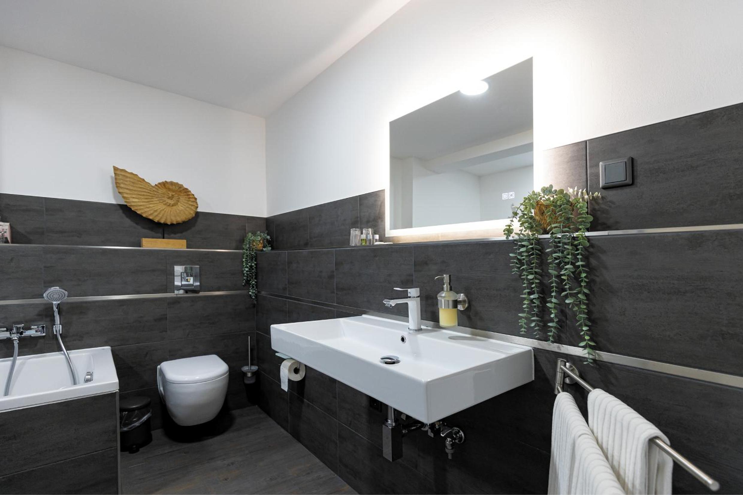 Duplex Suite - Photo 12
