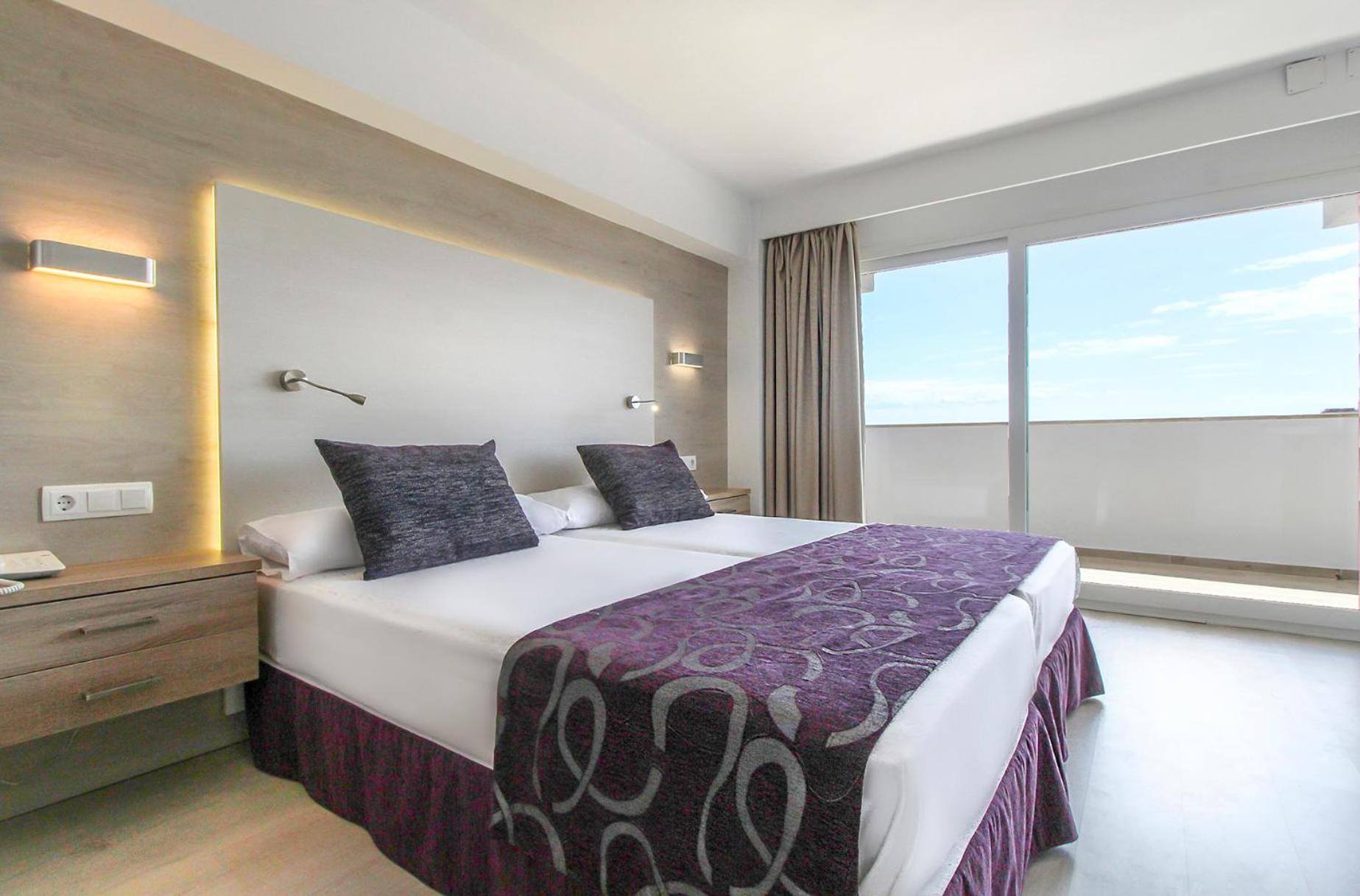 Suite - Photo 1