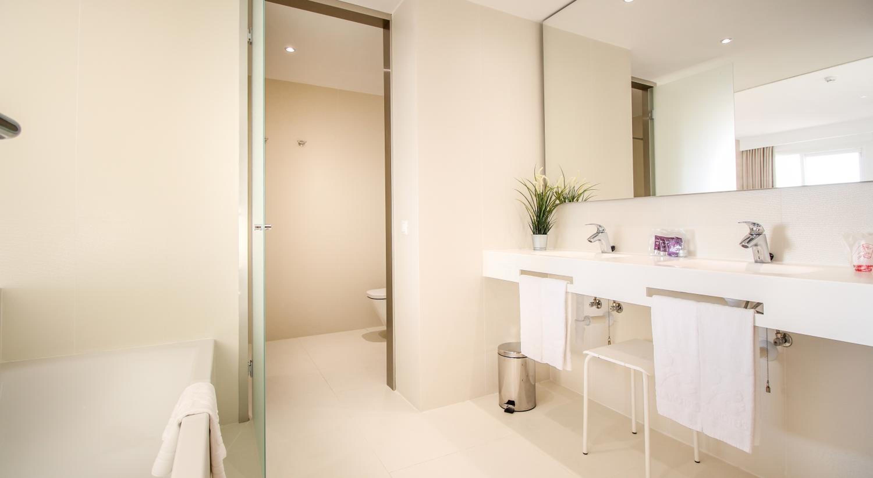Suite - Photo 5