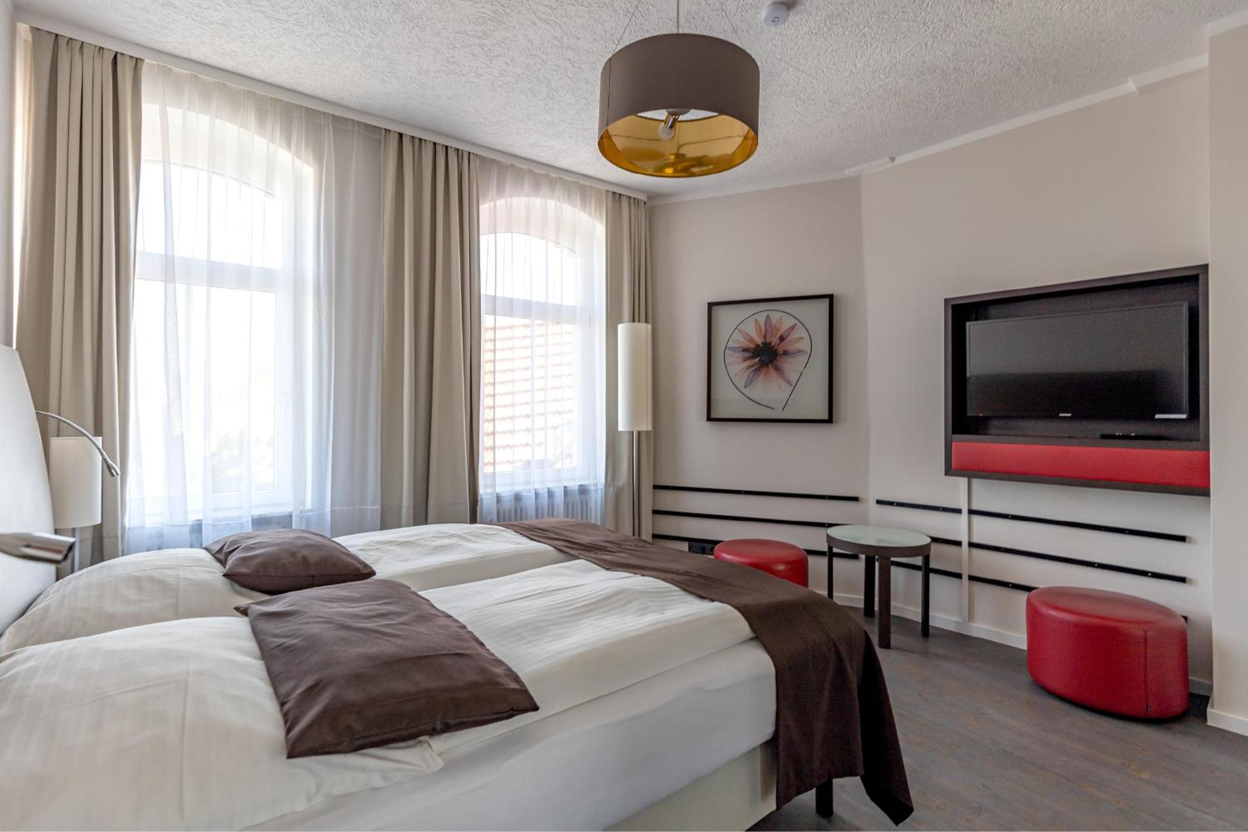 Large Double Room - Photo 7