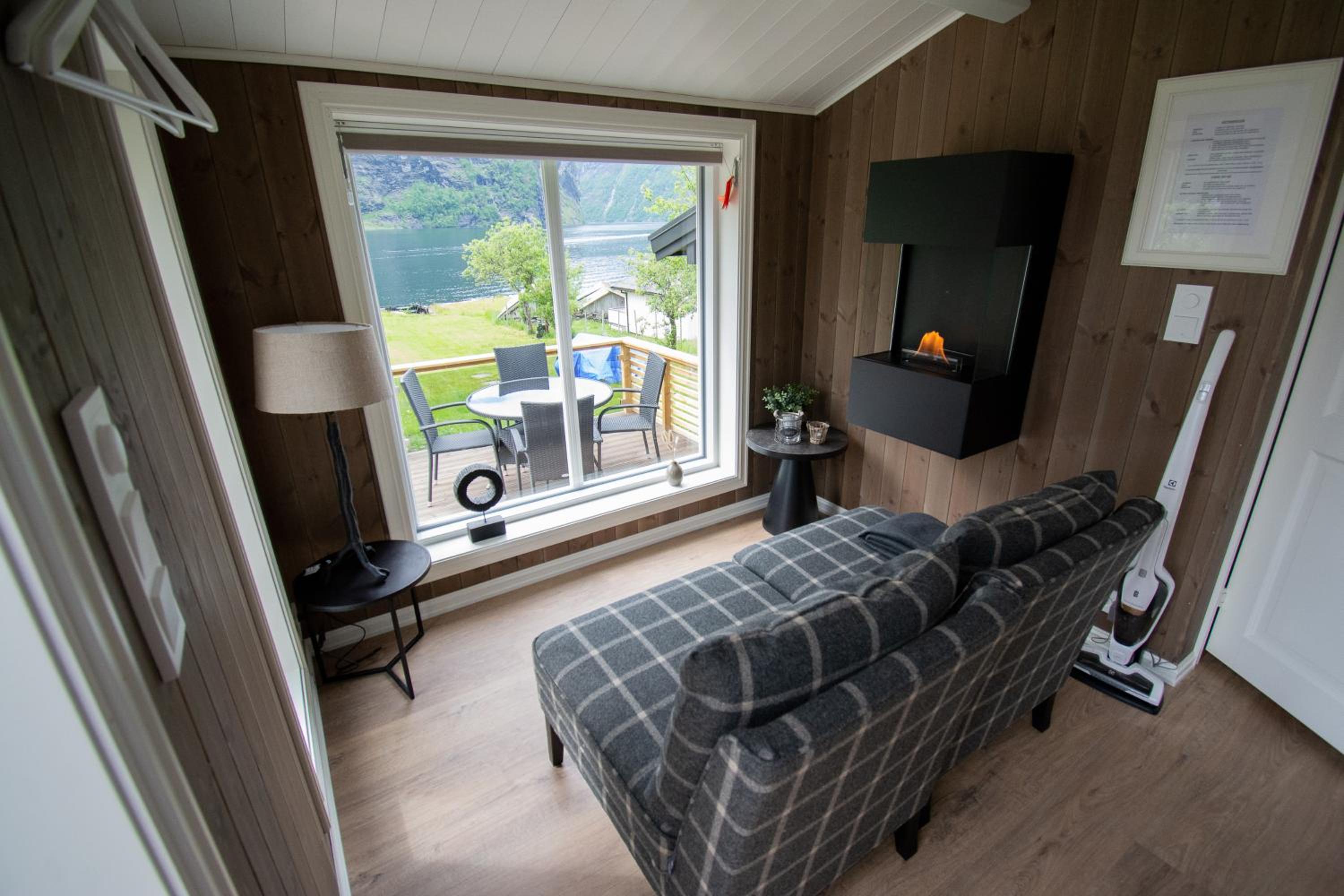 Deluxe Two-Bedroom Cottage