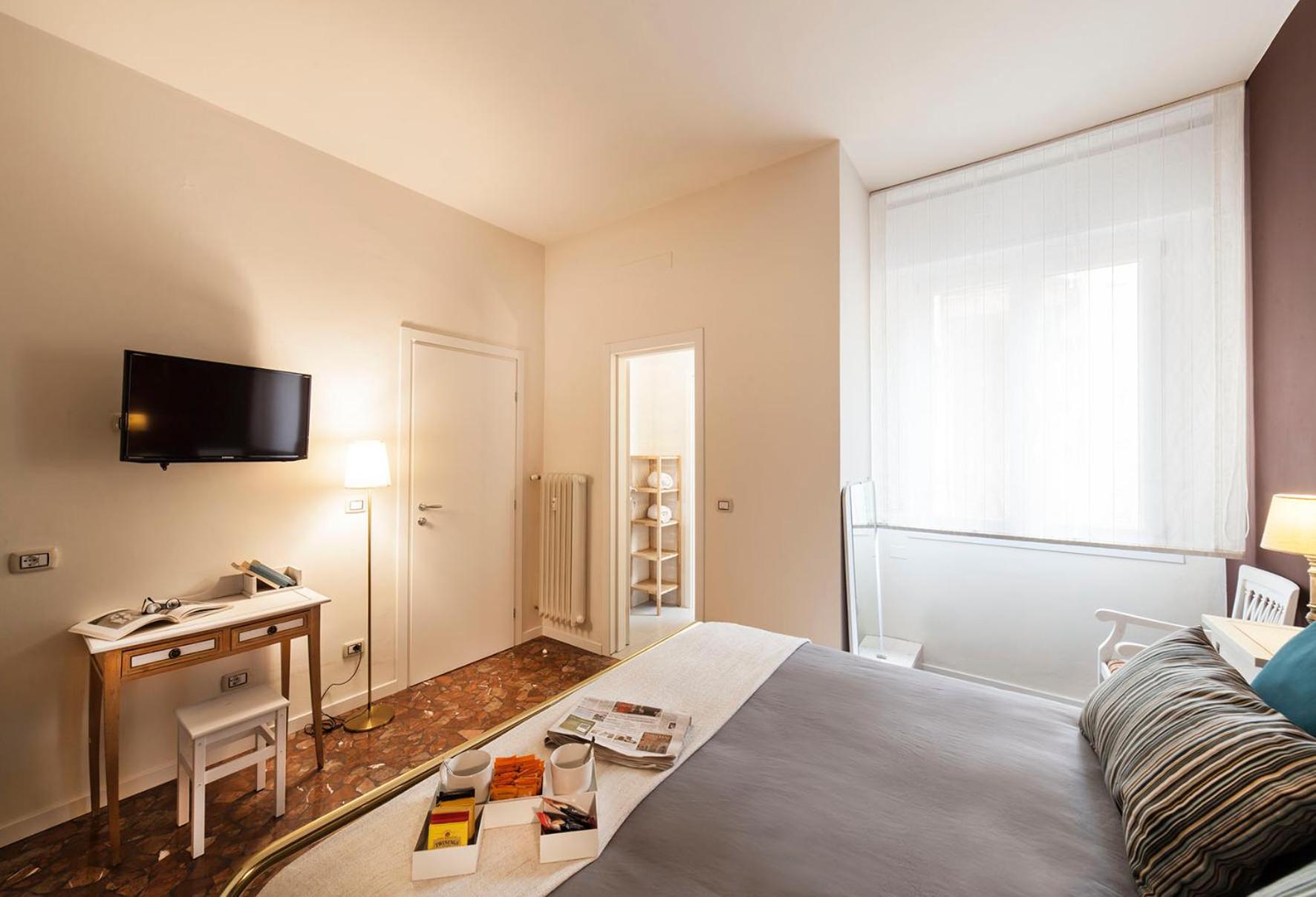 Queen Room - Photo 17