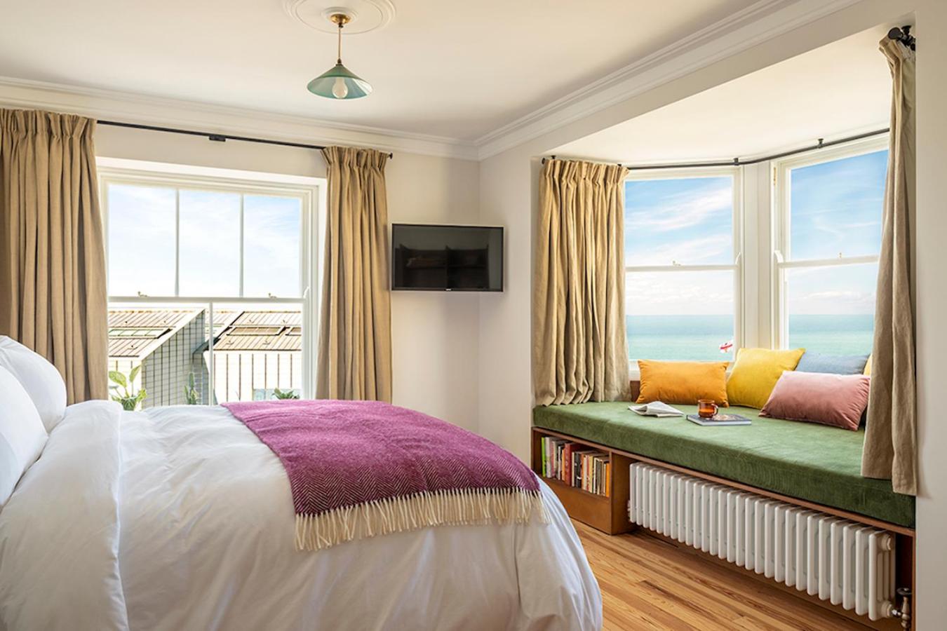 Superior King Room - Photo 3