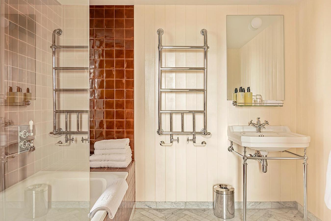 Suite - Photo 5