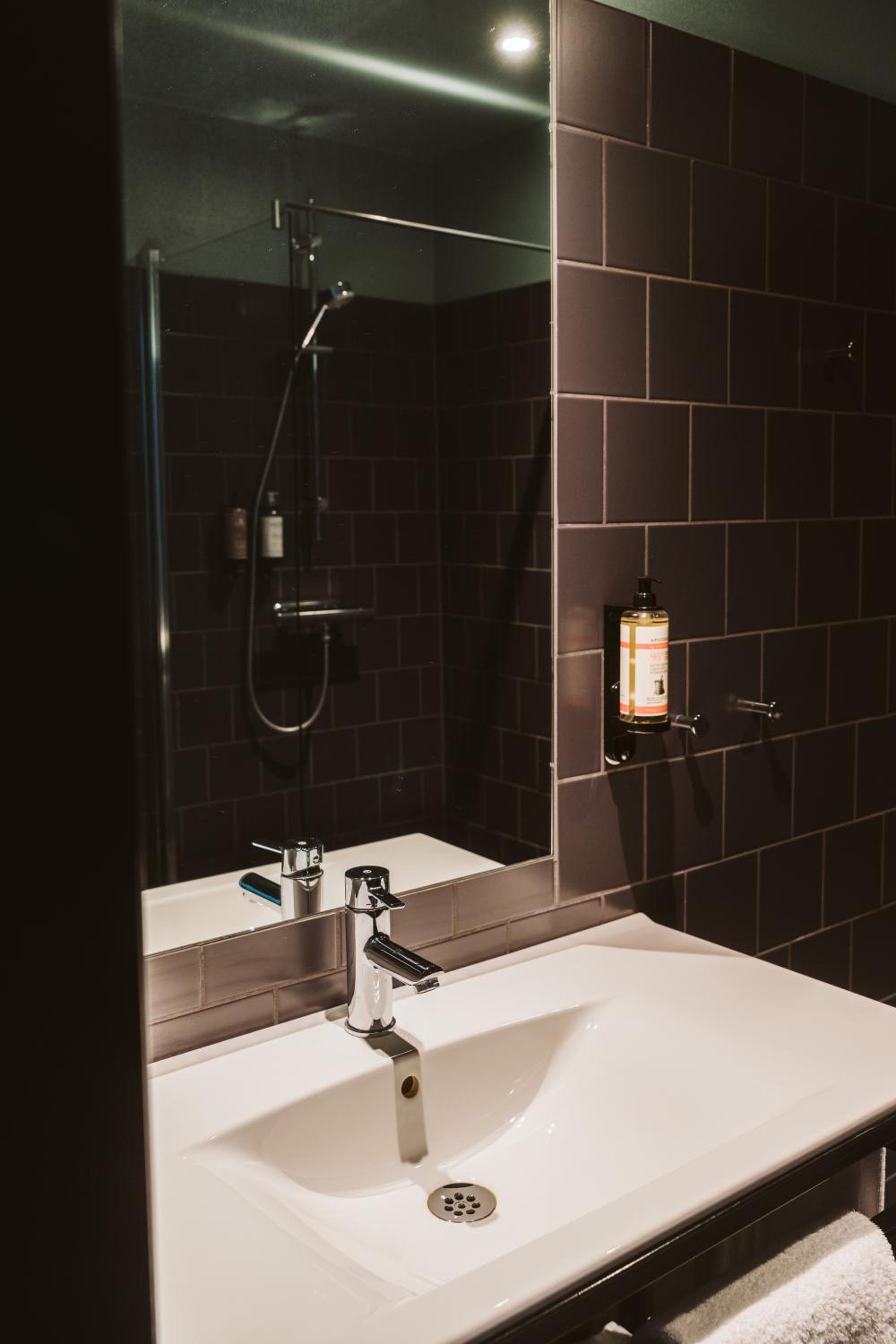 Standard Single Room - Photo 6