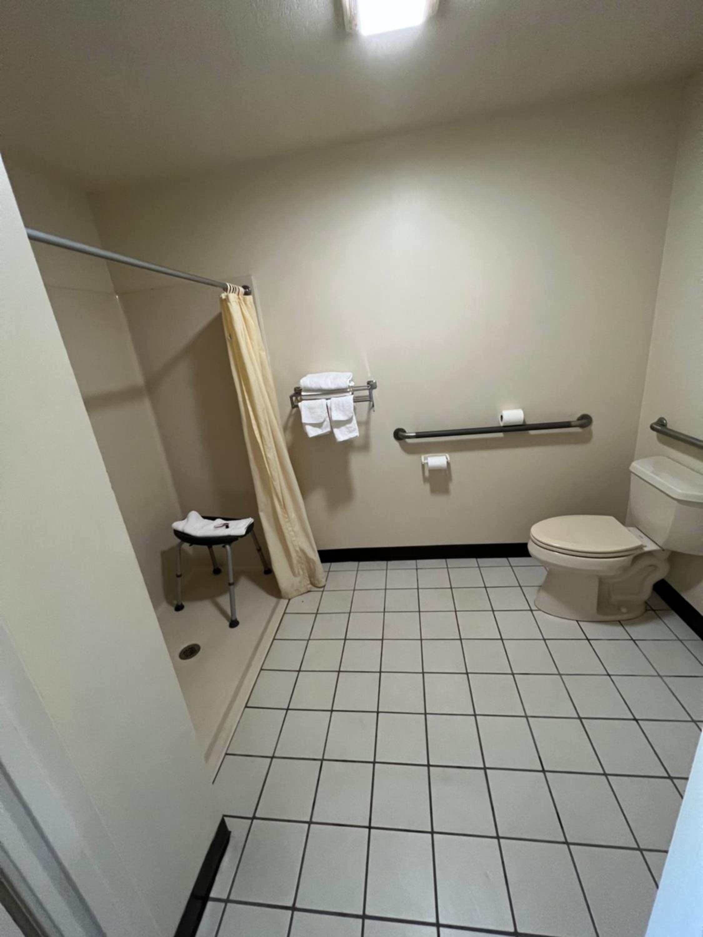 King Room - Disability Access photo 2
