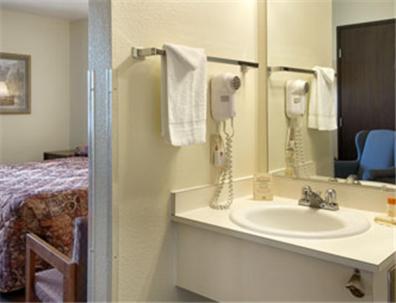 King Room - Disability Access/Non-Smoking - Photo 6