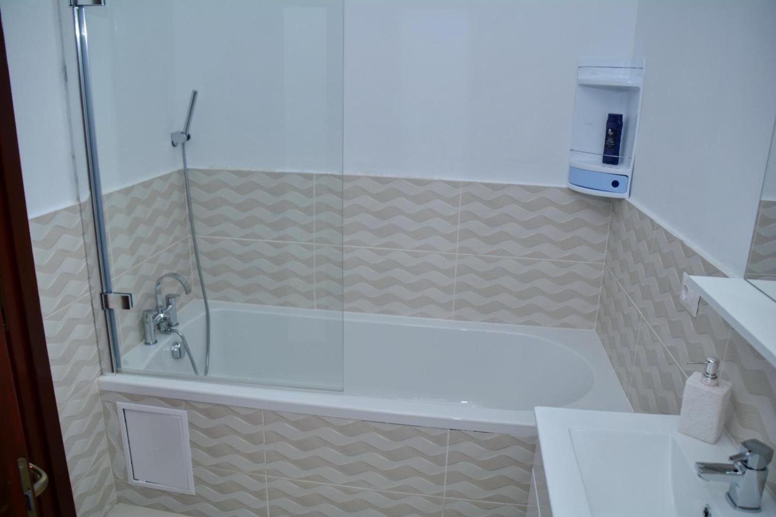 Double Room with Private Bathroom - Photo 3