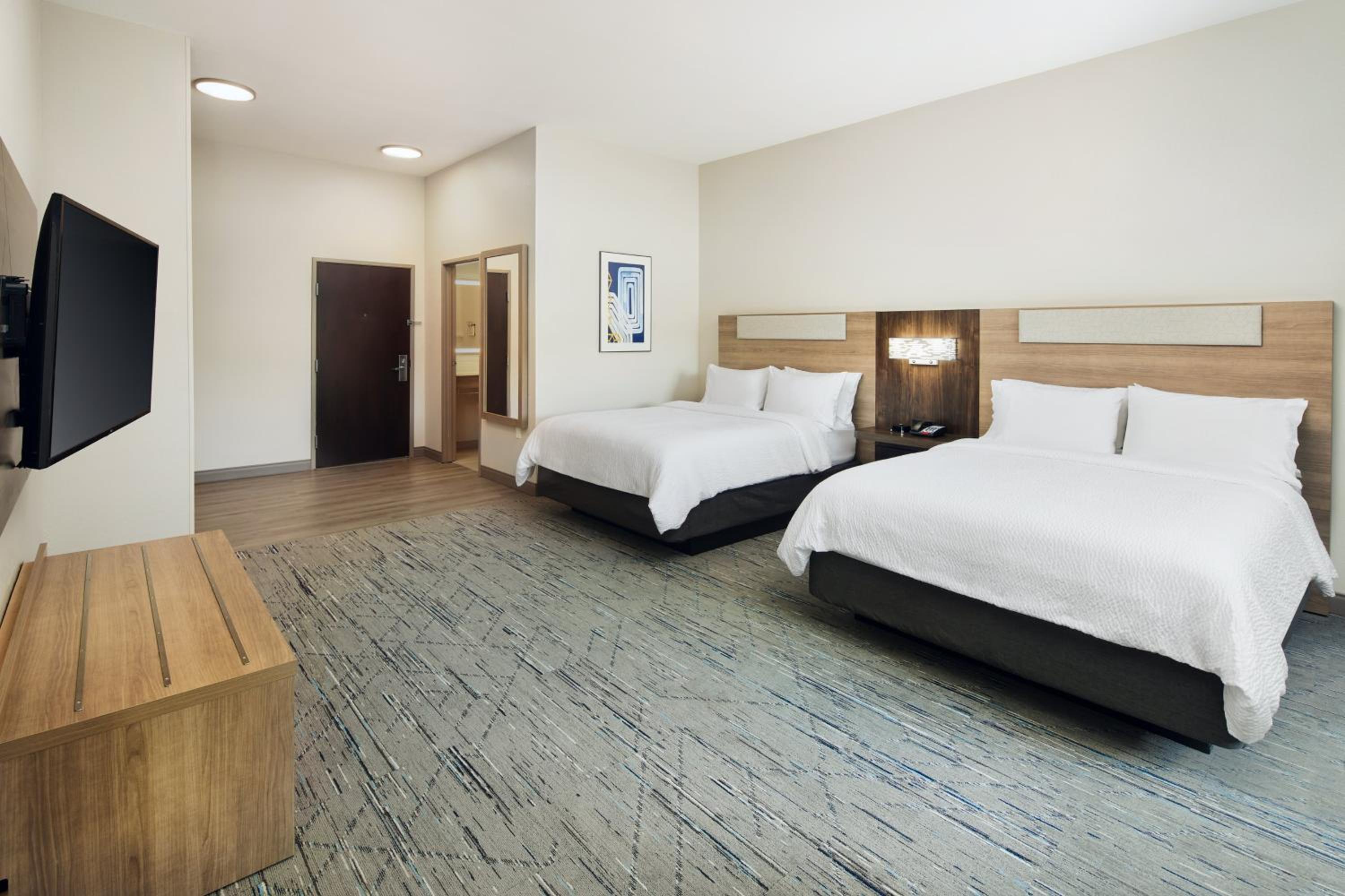 Queen Suite with Two Queen Beds - Photo 6