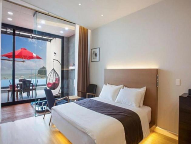 Double Room with Spa Bath photo 3