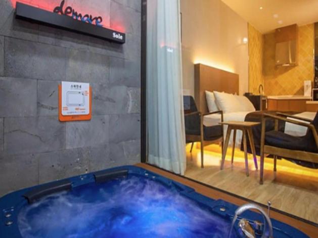 Double Room with Spa Bath photo 2