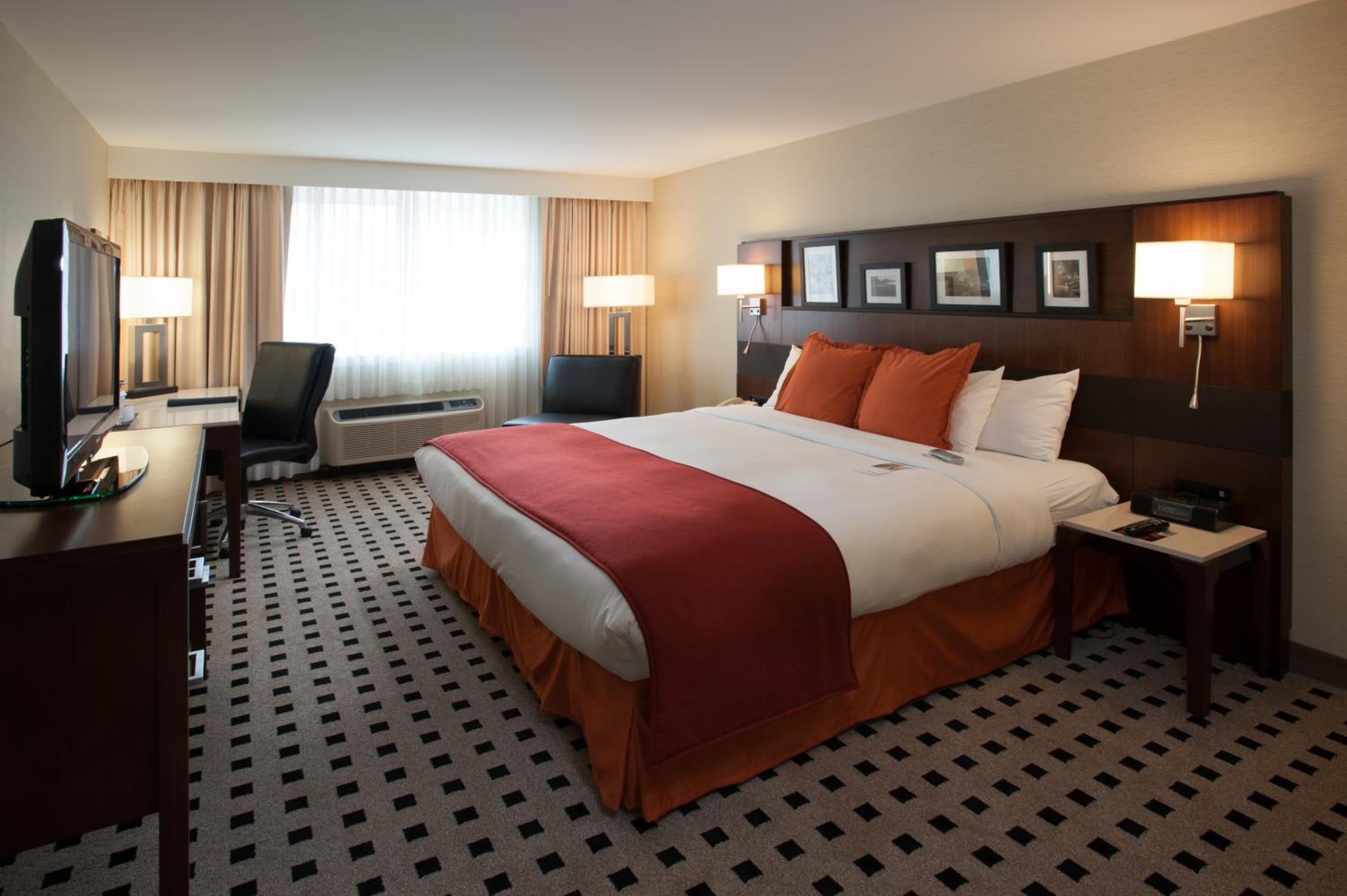 1 King Bed, 1BR Suite, Nonsmoking photo 3