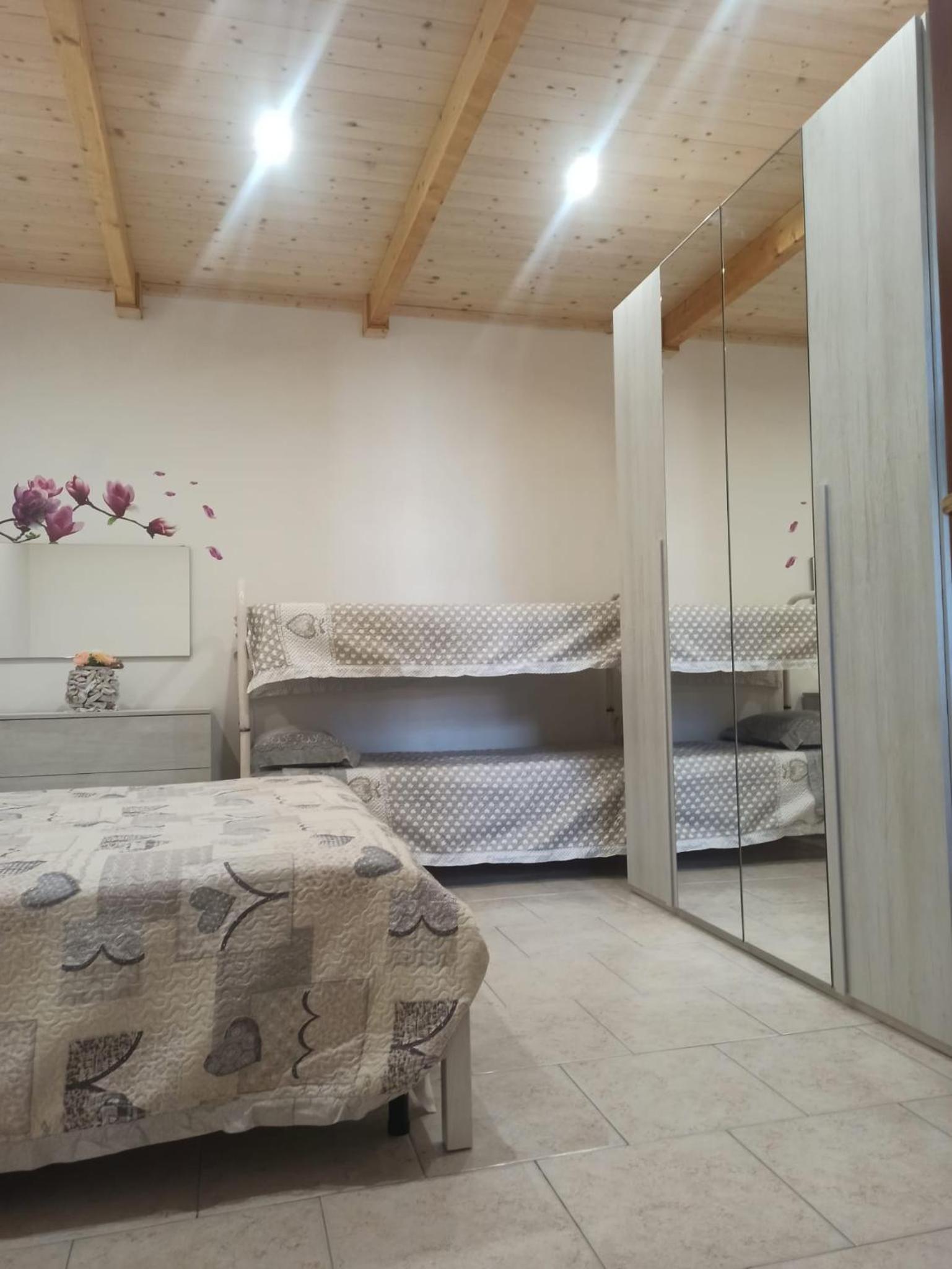 One-Bedroom House - Photo 4