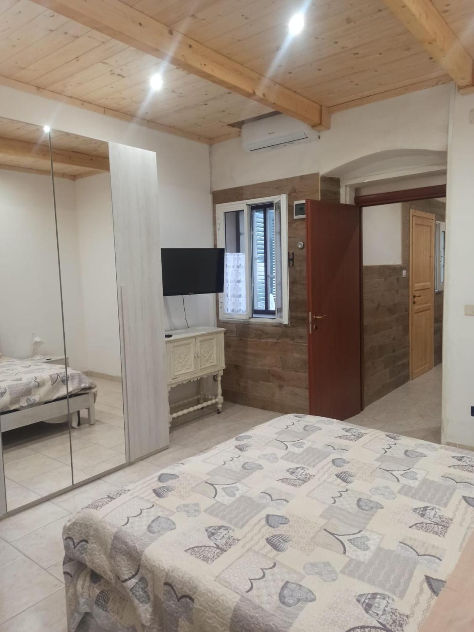 One-Bedroom House - Photo 6