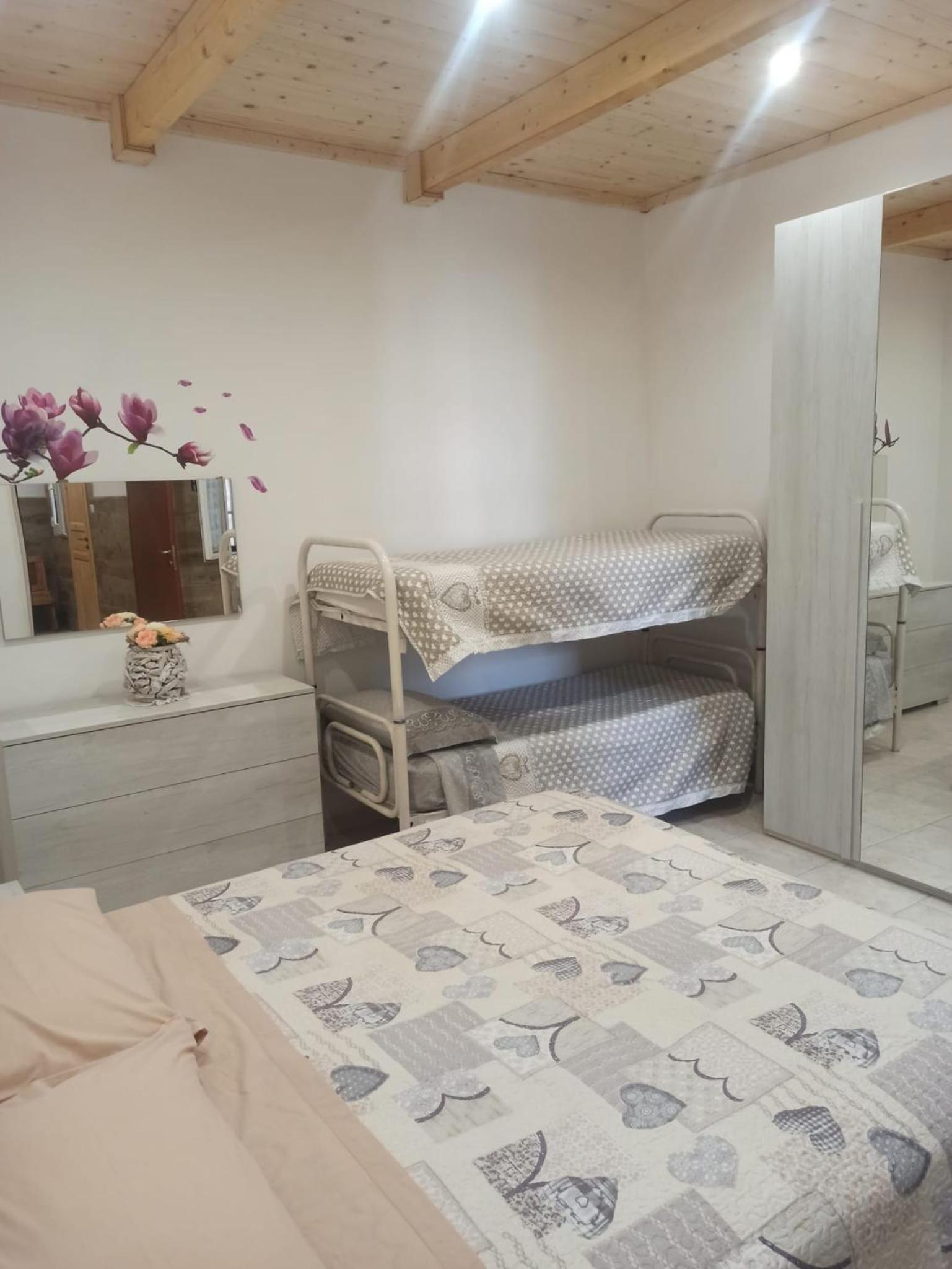 One-Bedroom House - Photo 5
