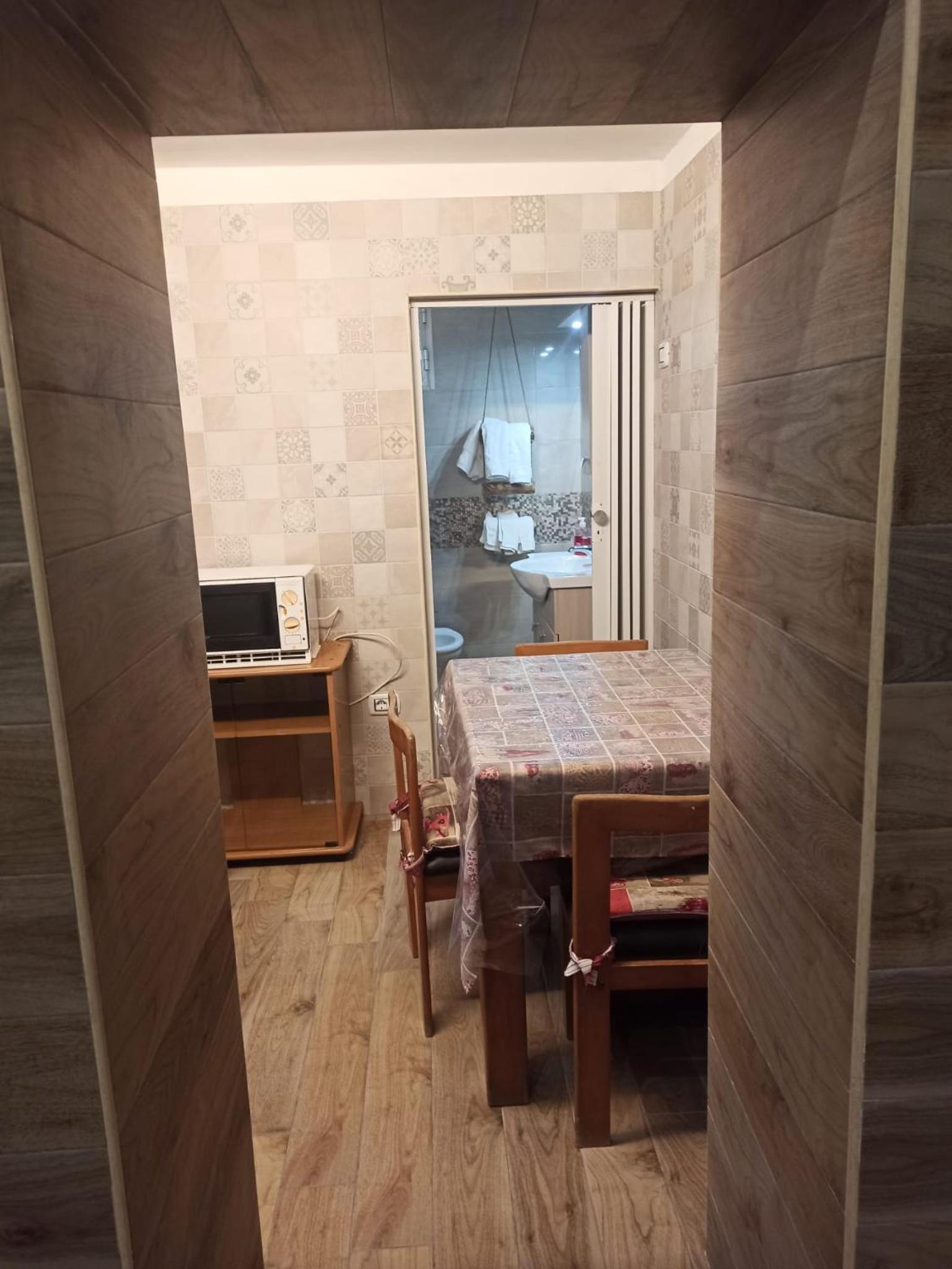 One-Bedroom House - Photo 7