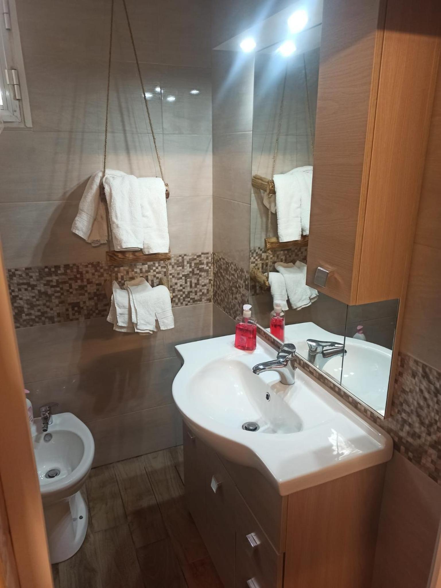 One-Bedroom House - Photo 11