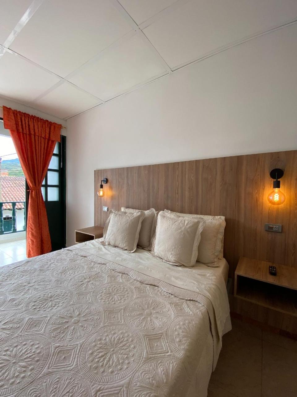 Deluxe Double Room with Balcony photo 2