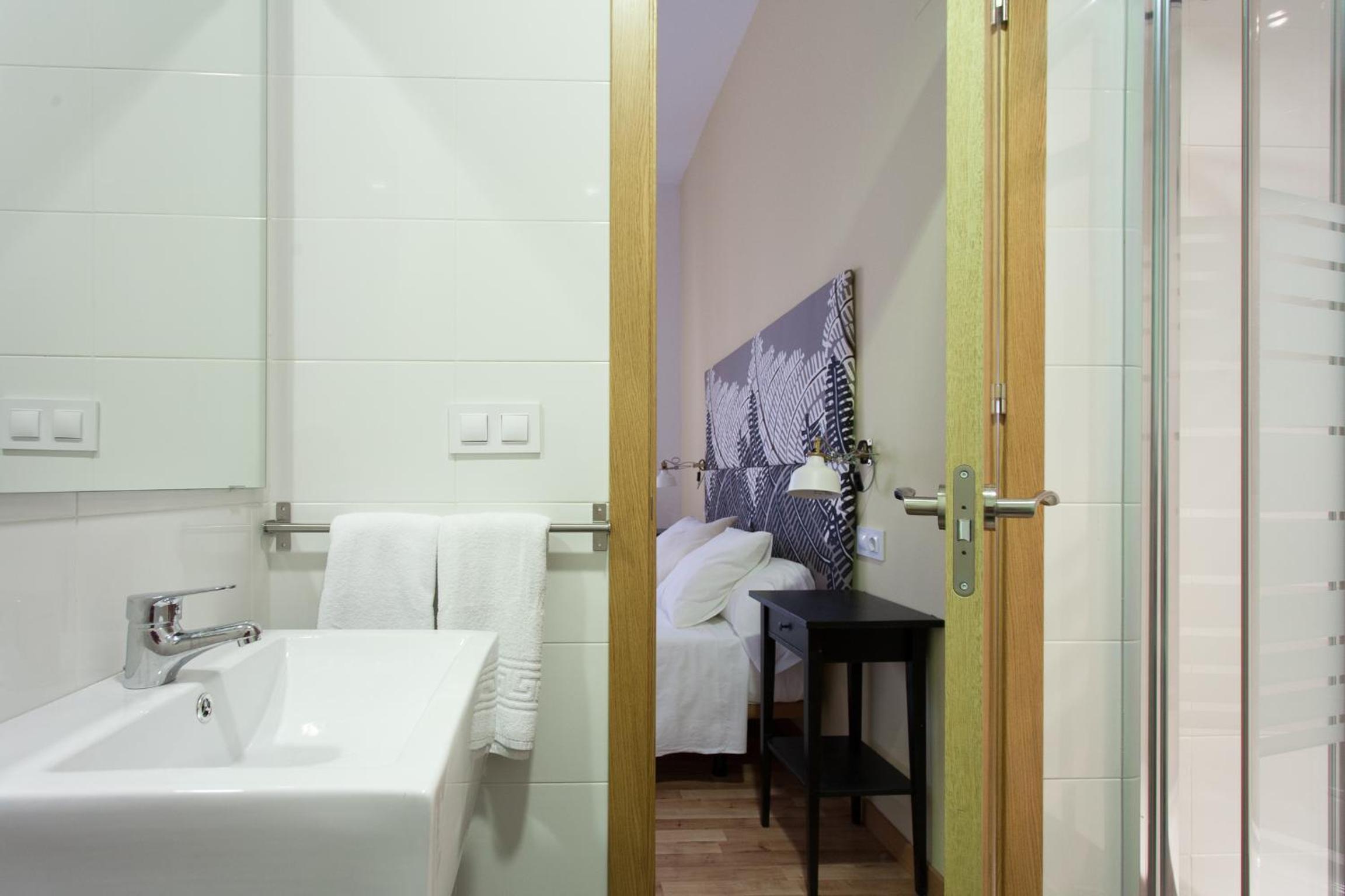 Three-Bedroom Apartment (Laraña 5.2) - Photo 7