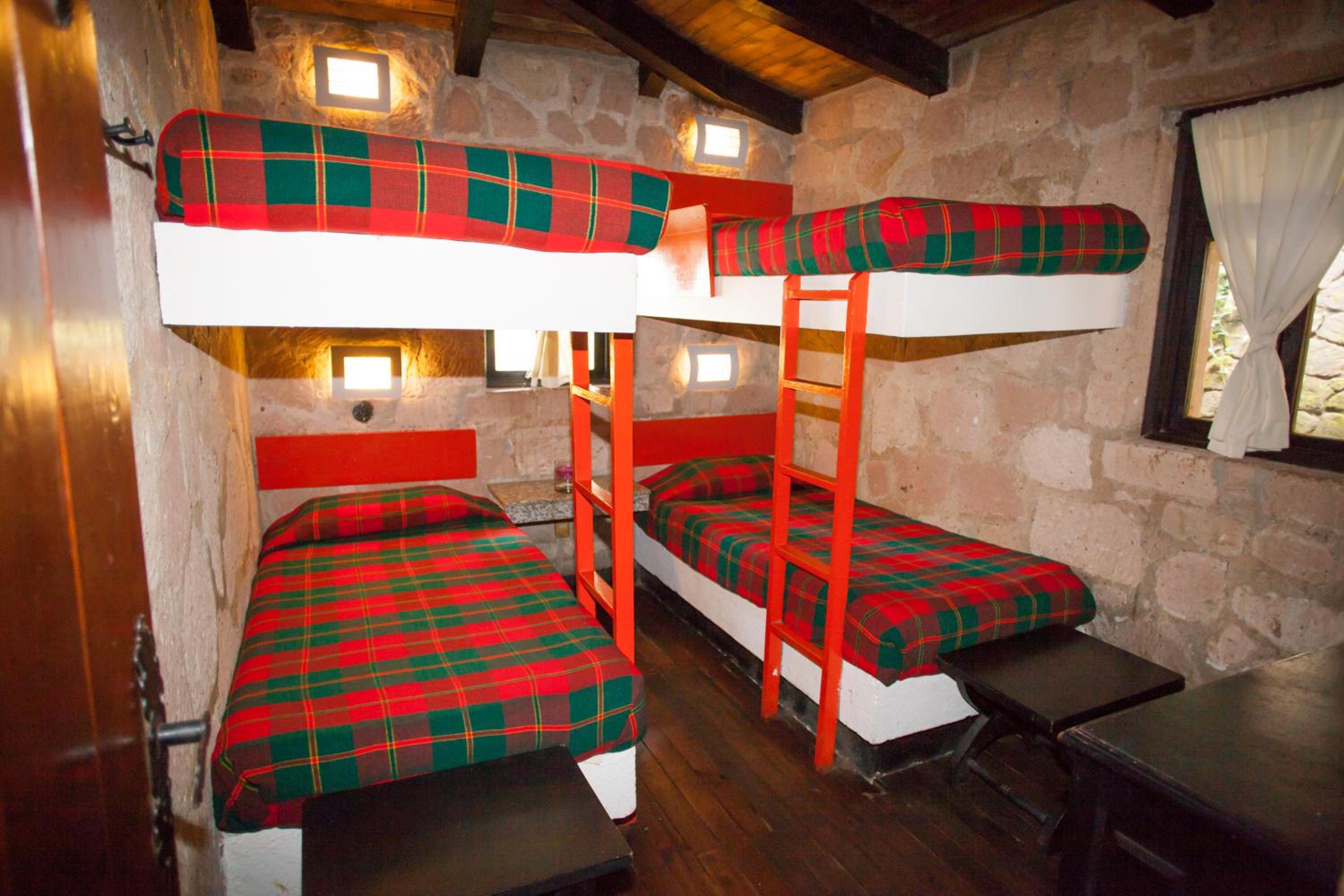 Three-Bedroom Bungalow - Photo 3
