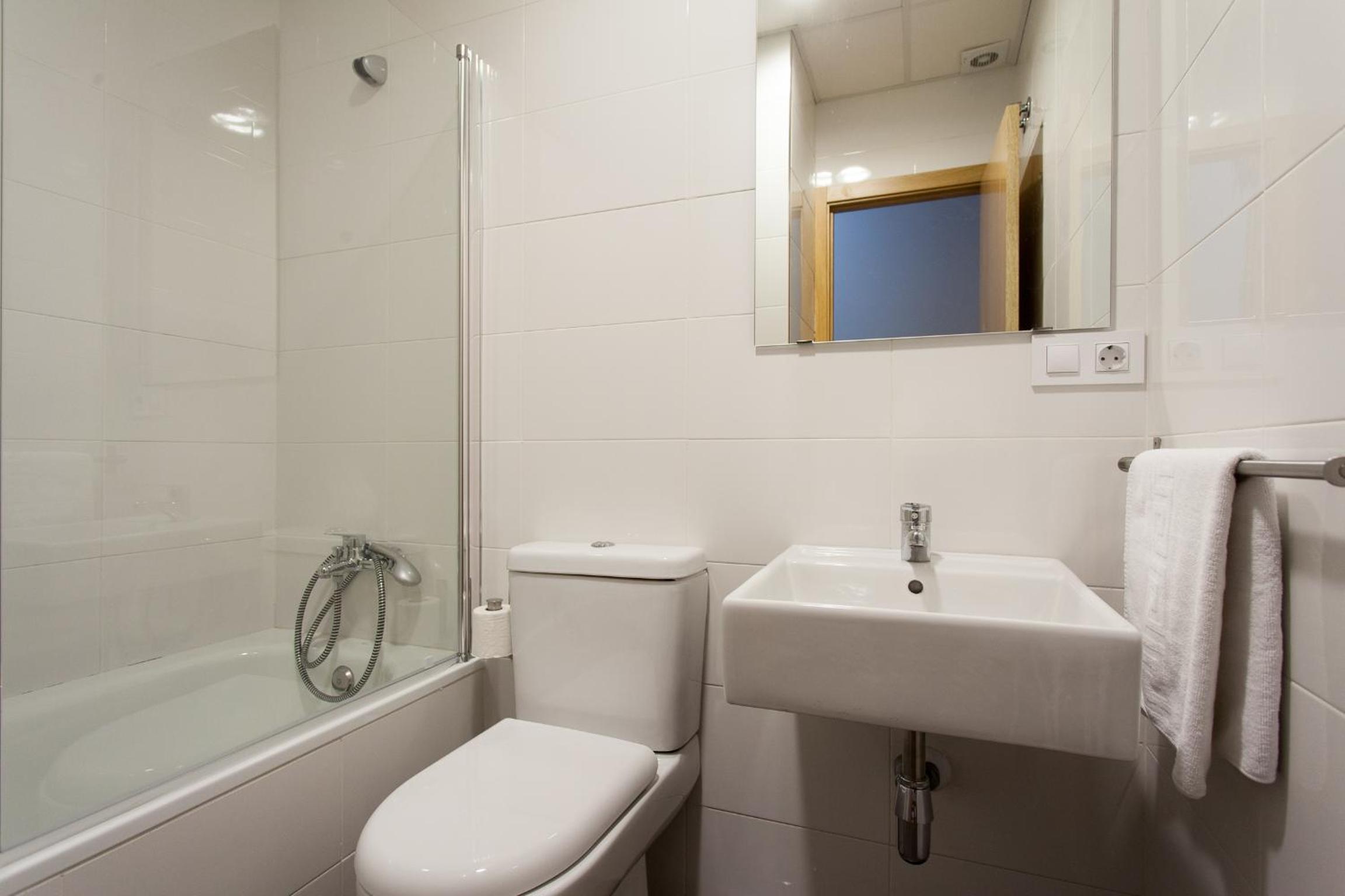 Three-Bedroom Apartment (Laraña 5.2) - Photo 5