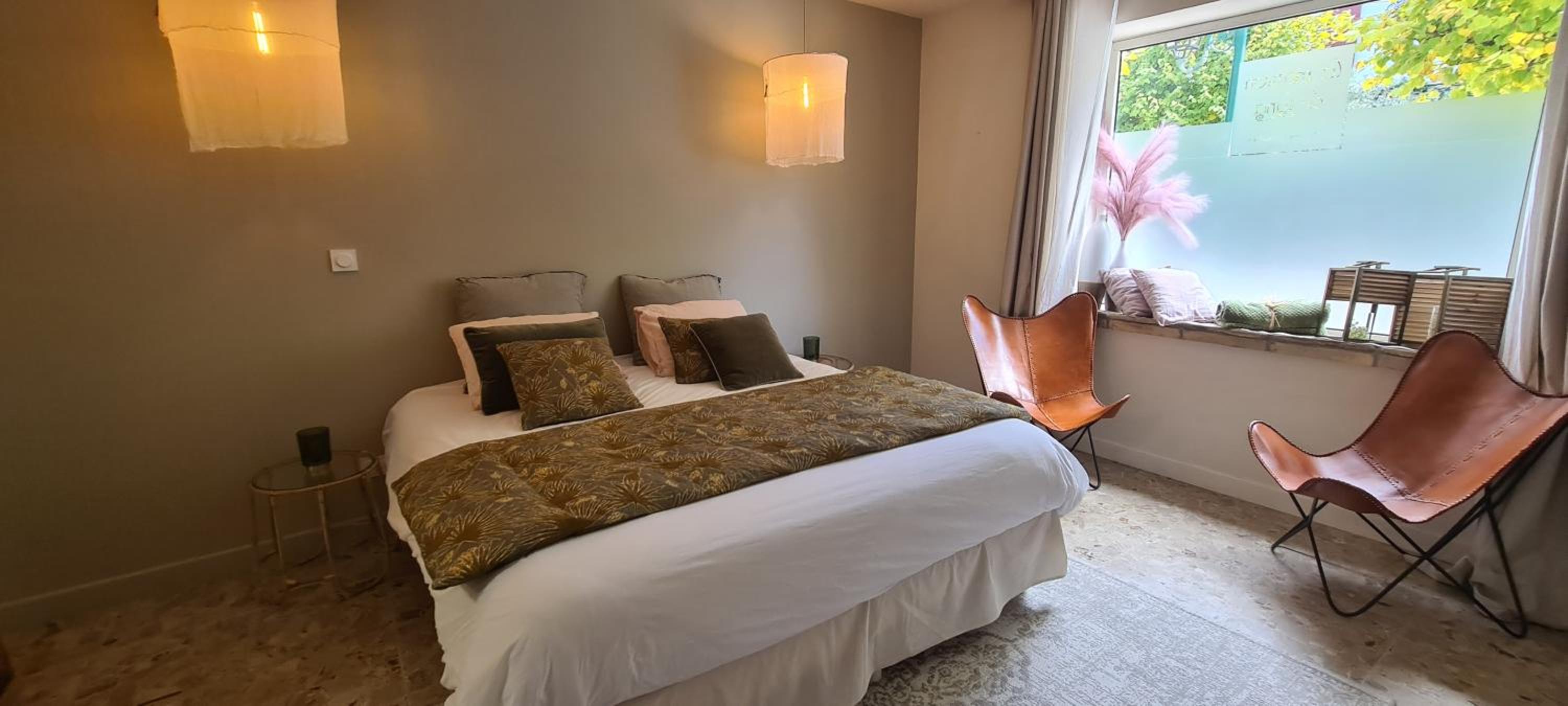 Superior King Suite - Photo 18
