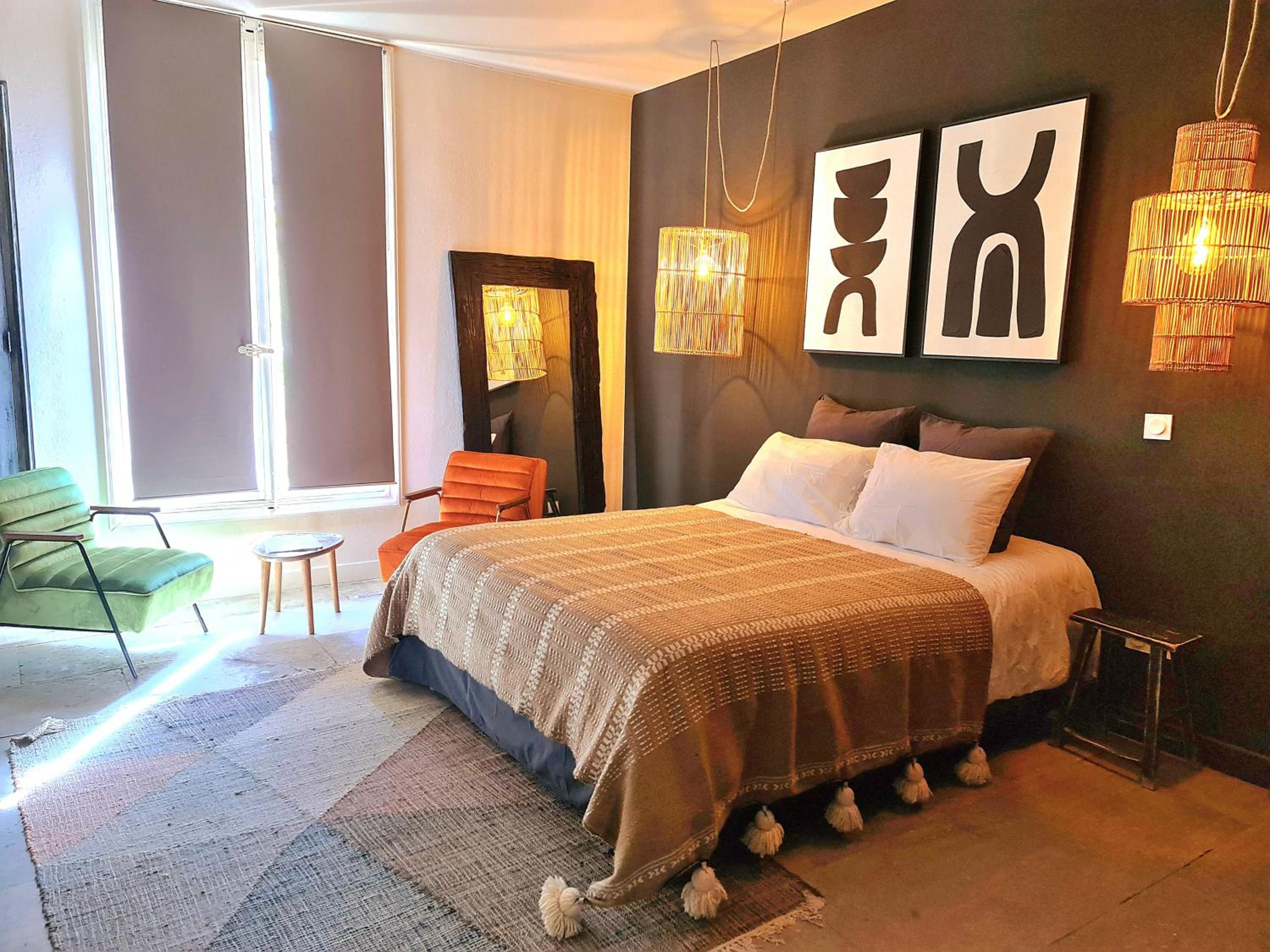 Deluxe Queen Suite - Photo 31