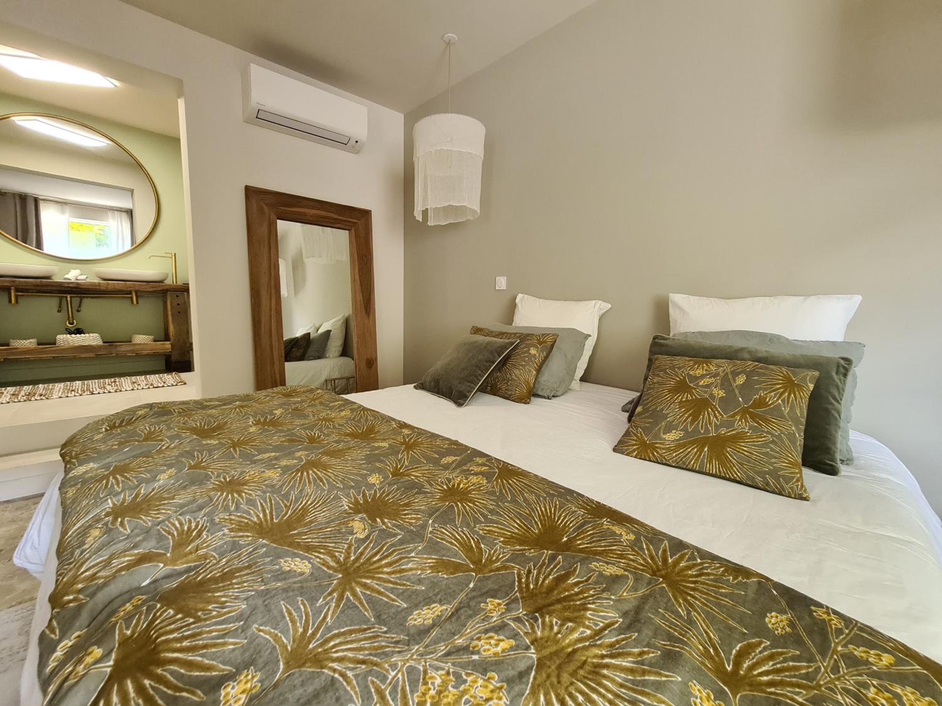 Superior King Suite - Photo 45