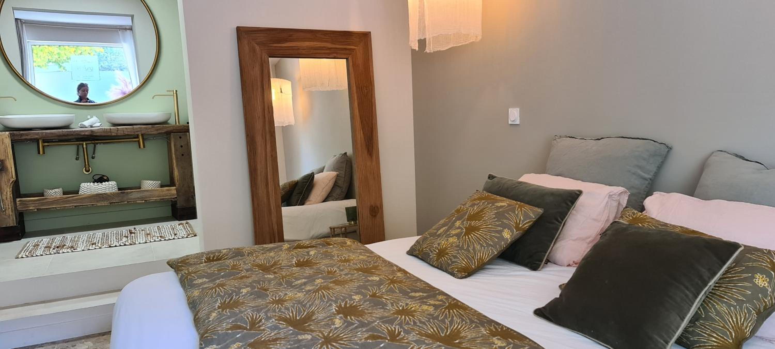Superior King Suite - Photo 48