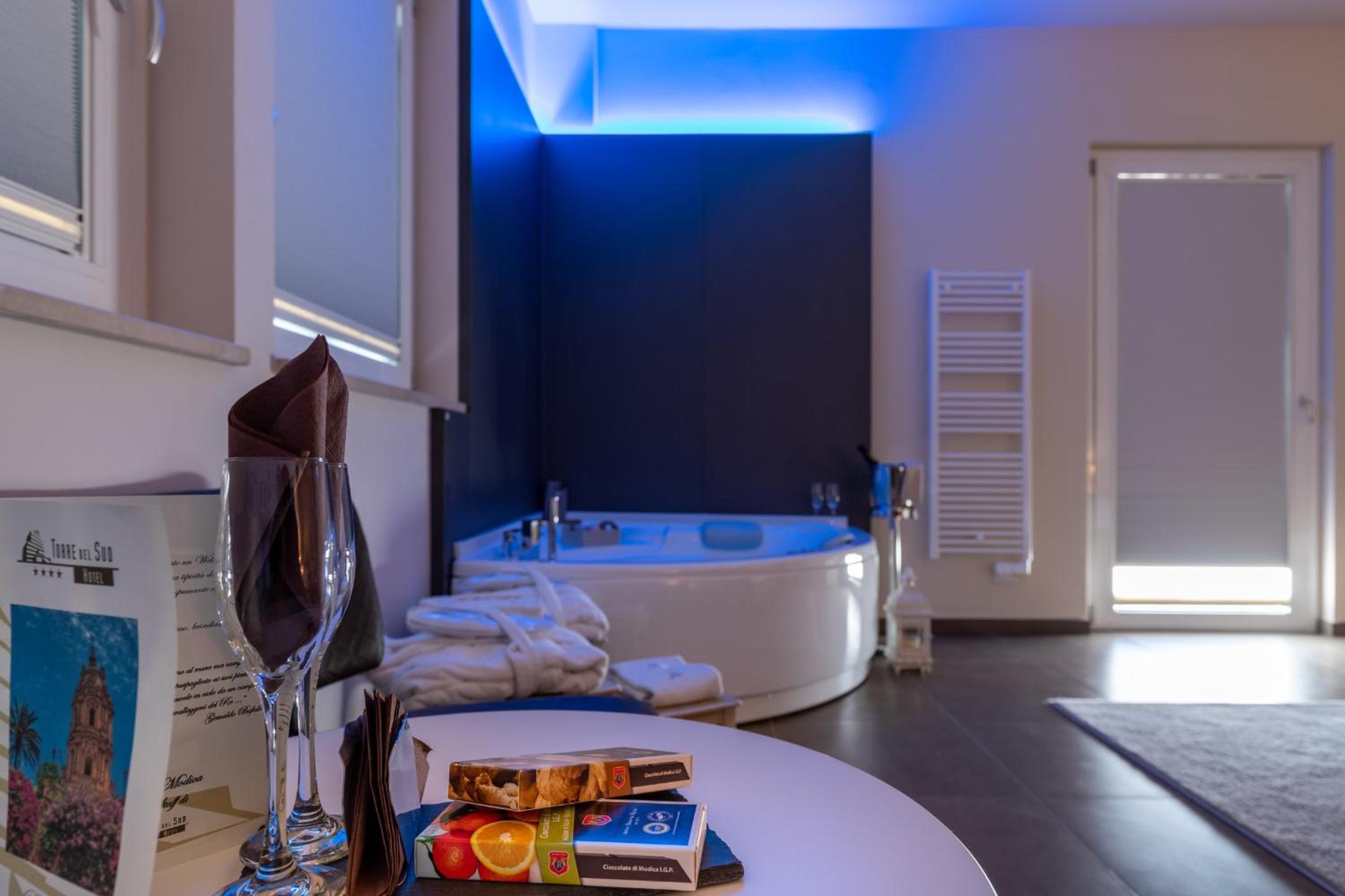 Suite with Spa Bath photo 2