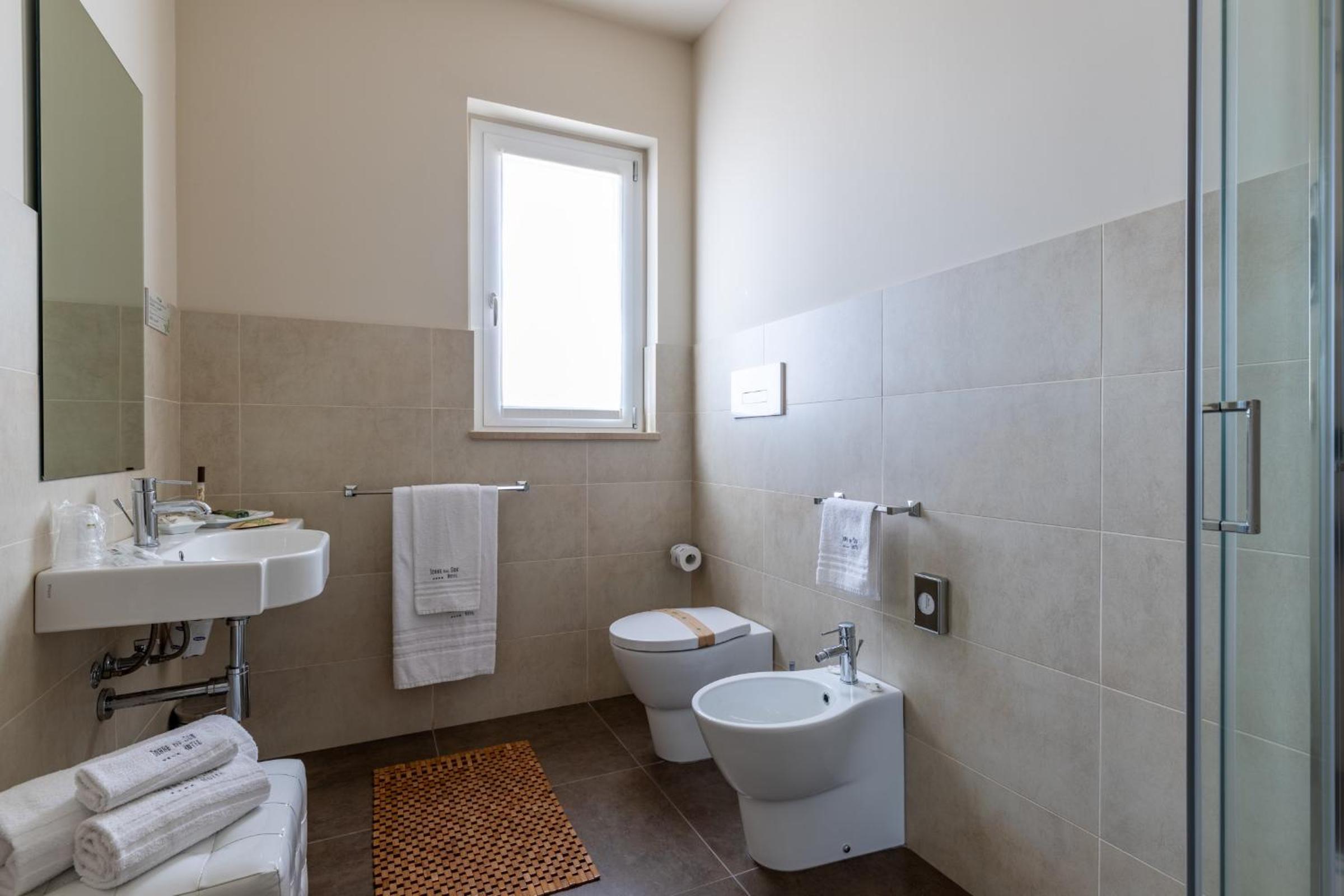 Suite with Spa Bath photo 3