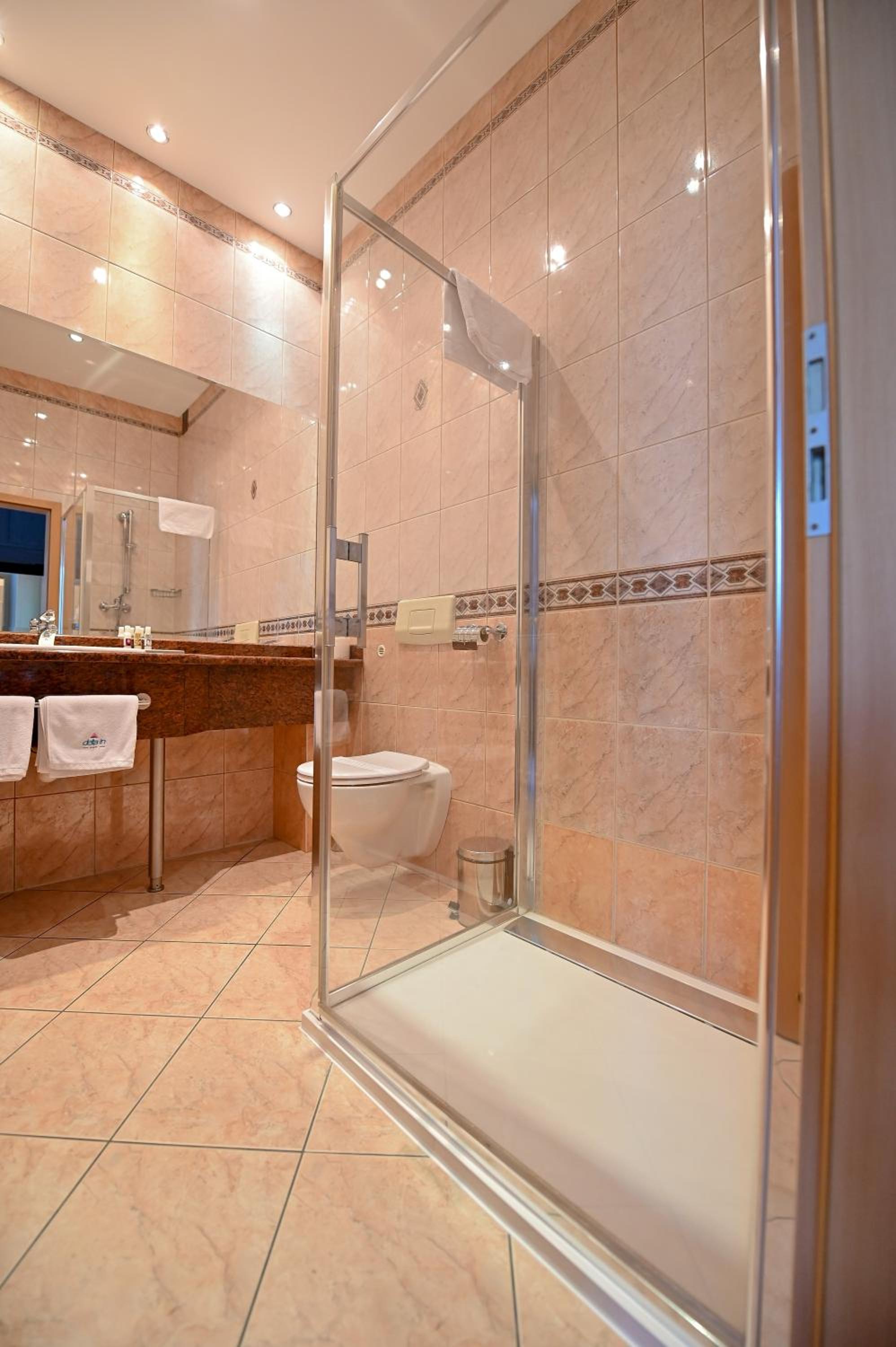 Standard Triple Room photo 2