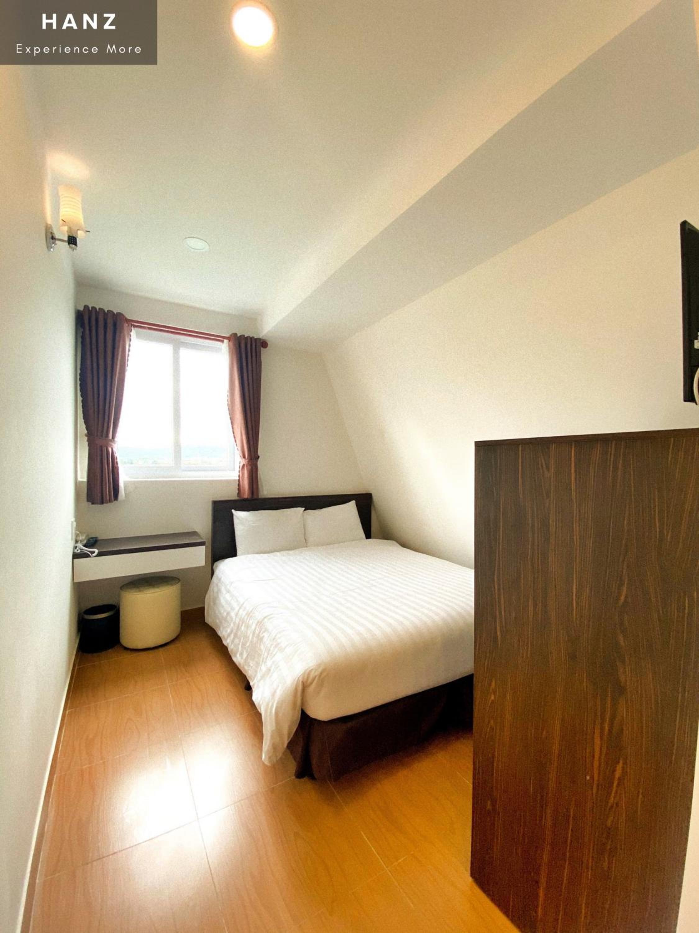 Standard Queen Room photo 2